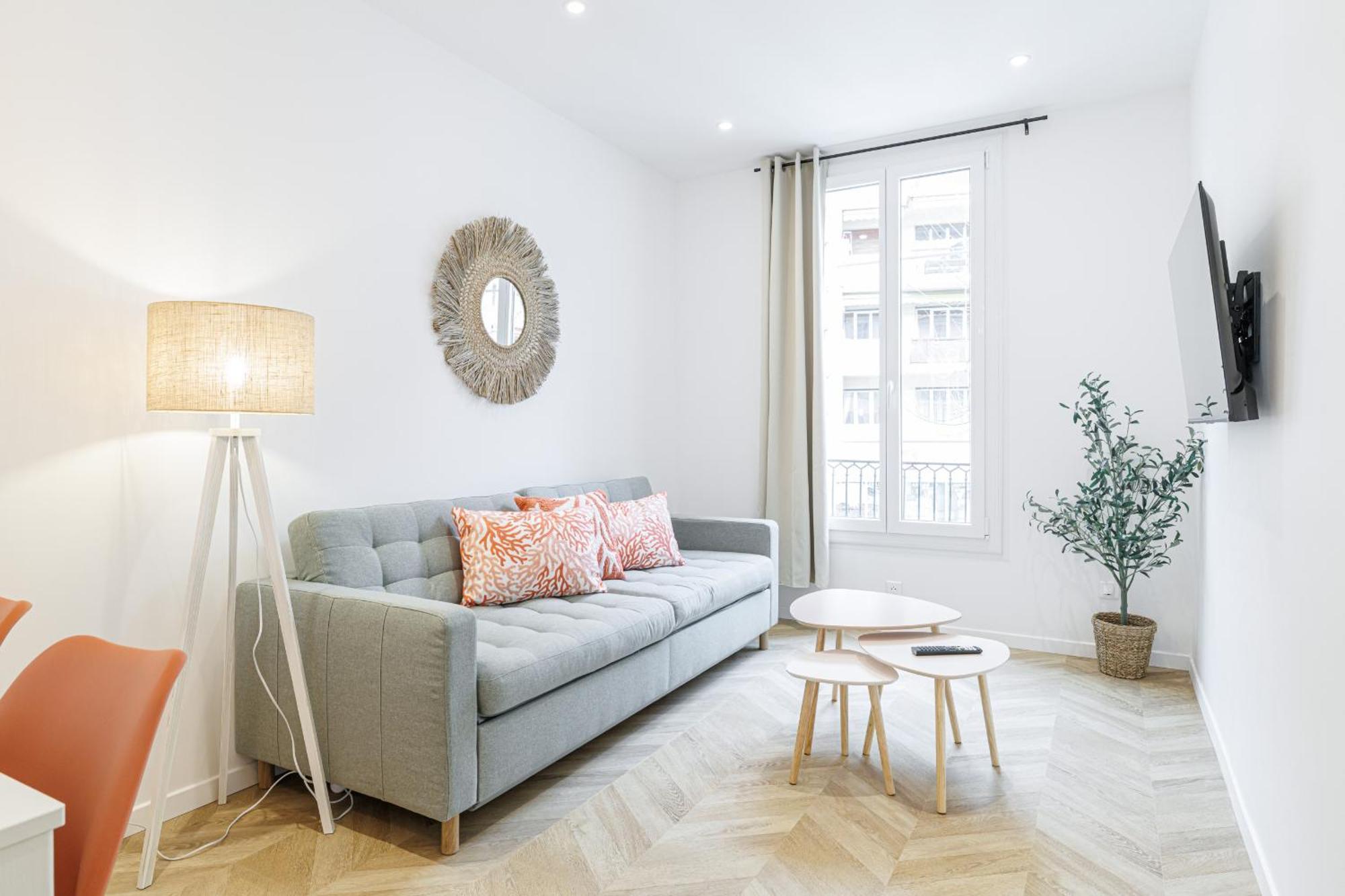 Large & Confort 2 Bdr Renovated * Nice