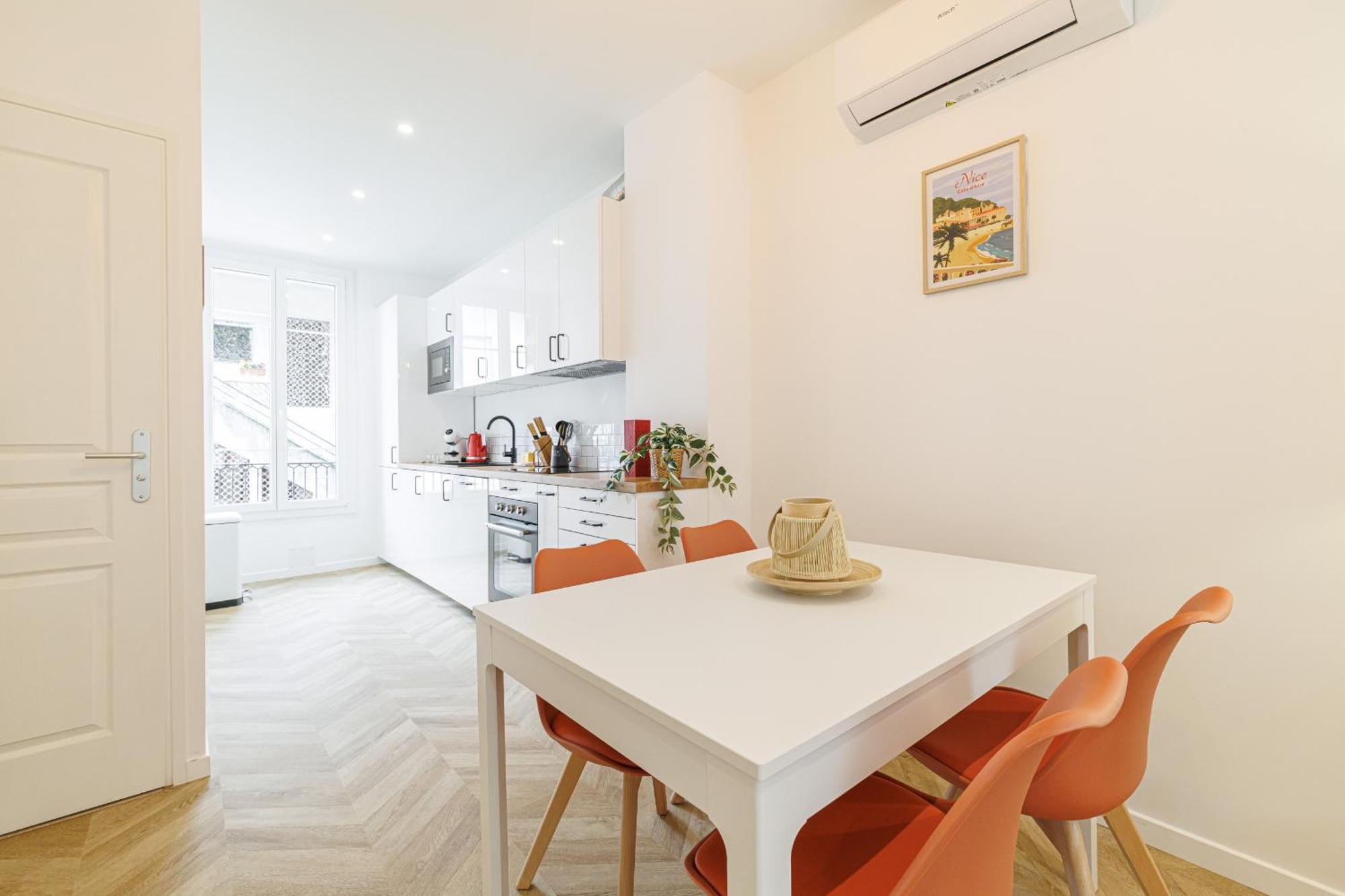 Large & Confort 2 Bdr Renovated Apartment Nice