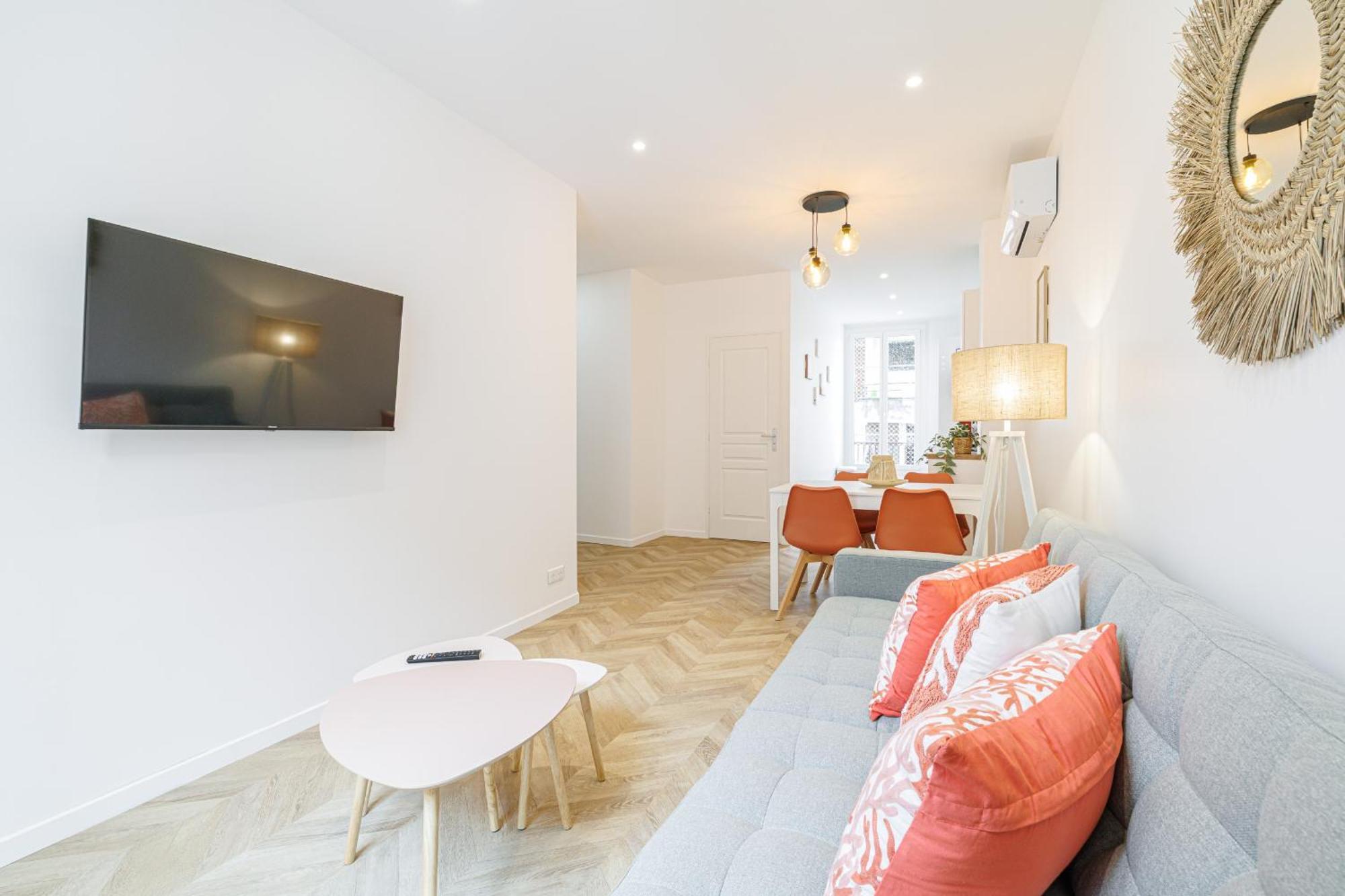 Large & Confort 2 Bdr Renovated Nice