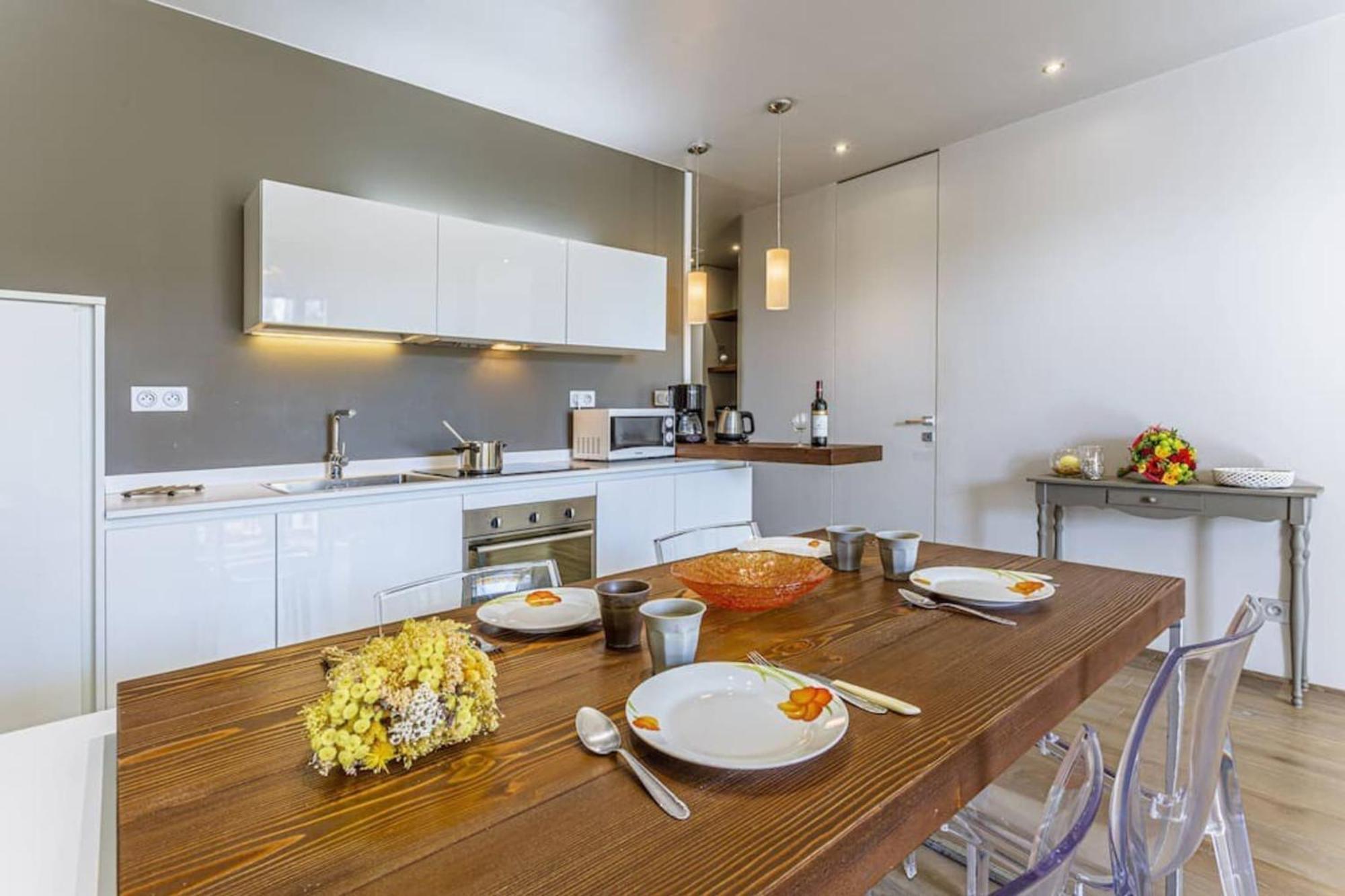Fleurs 22 - City Center - Modern W Terrace Apartment Nice