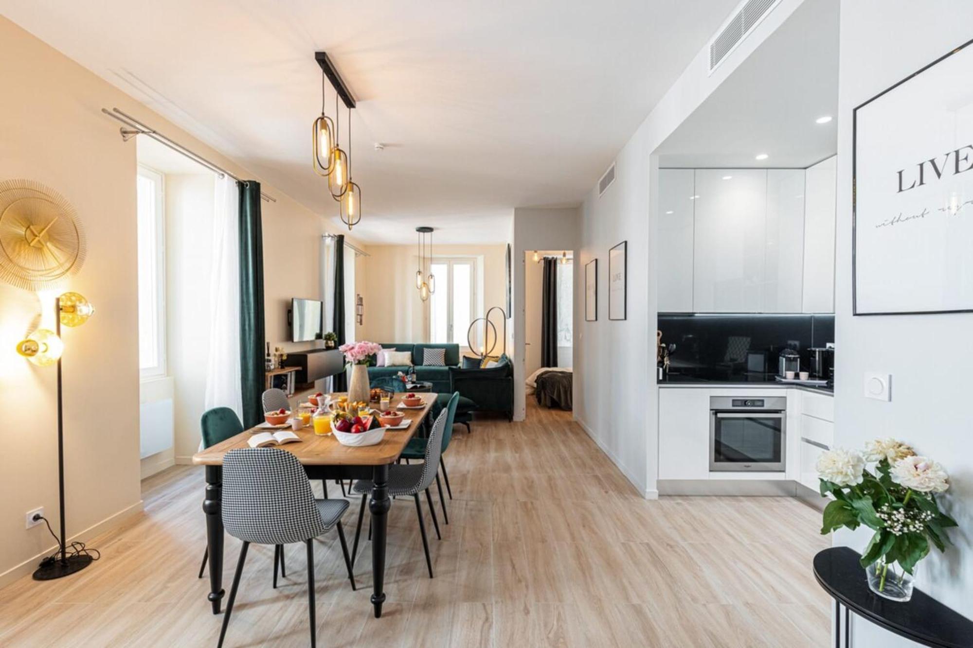 Gesu - 2 Bedroom In Old Town - Gesu Square Apartment *
