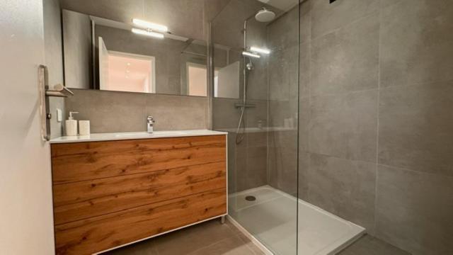 Elegant 3 Pieces, 2 Chambres, 4 Pers, Clim, Wi-fi, Proche Des Plages Apartment