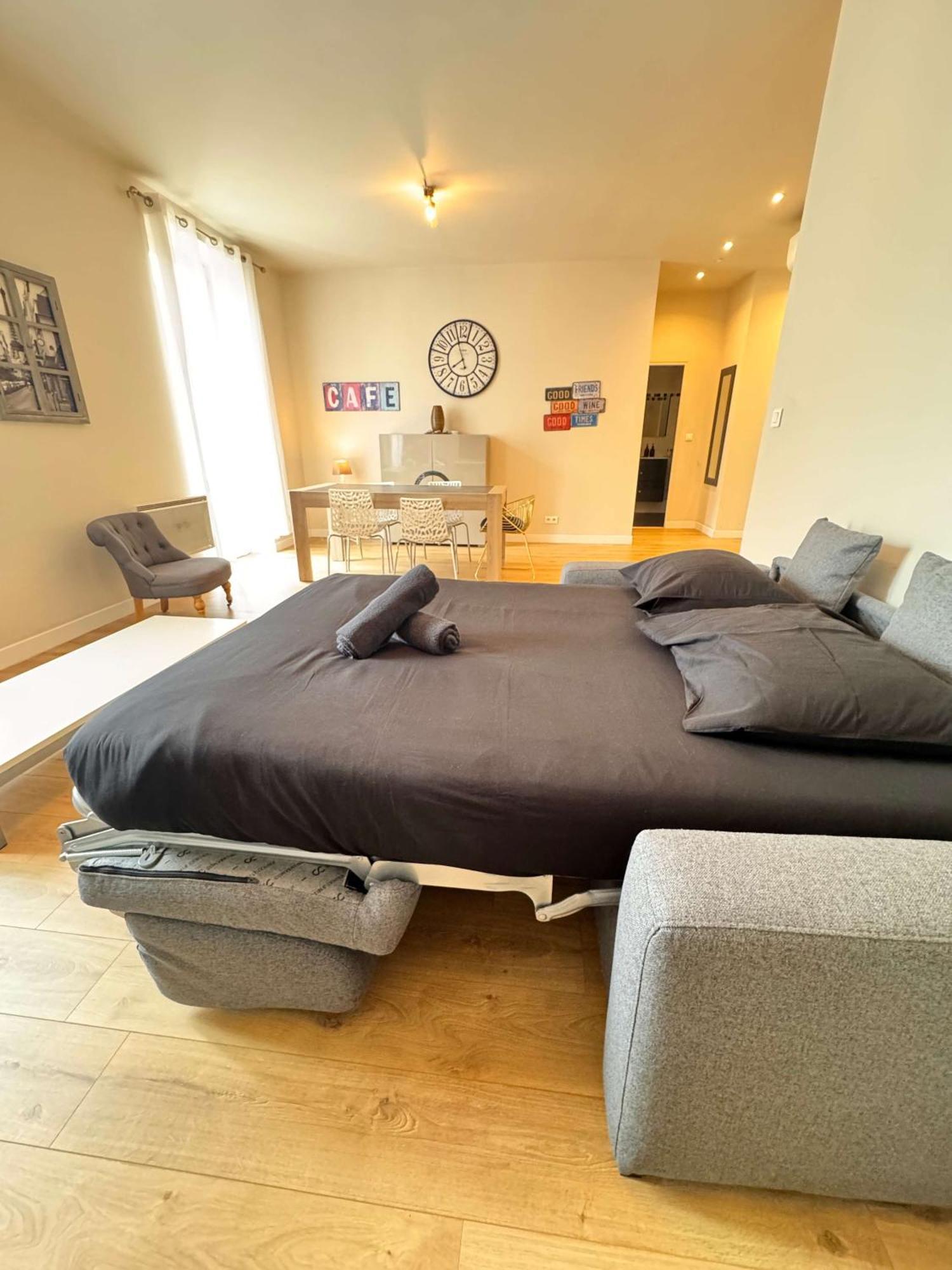Apartment Hype-center Balcony 3br Ac Near Tram For6 Guests