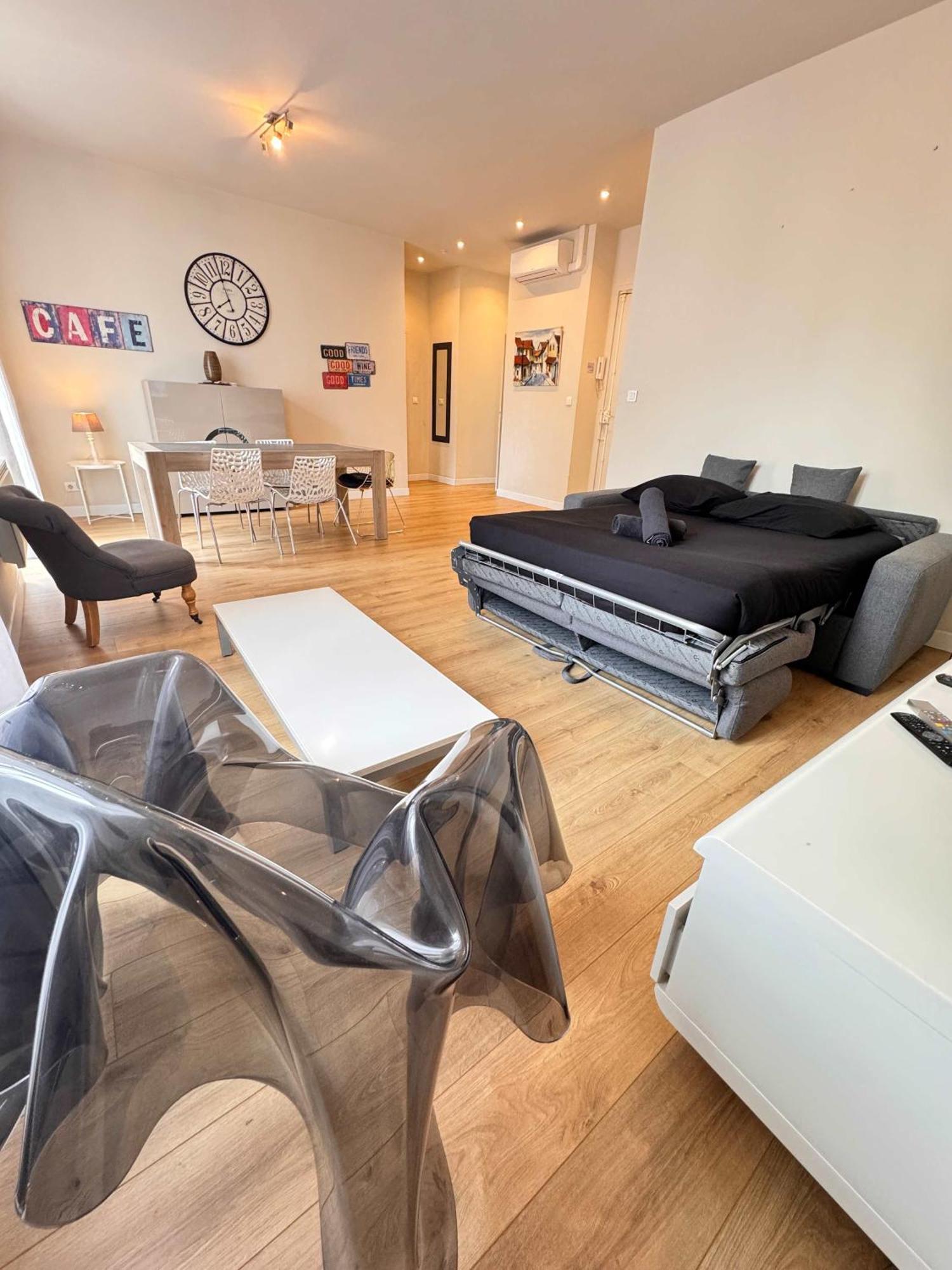 Hype-center Balcony 3br Ac Near Tram For6 Guests * Nice