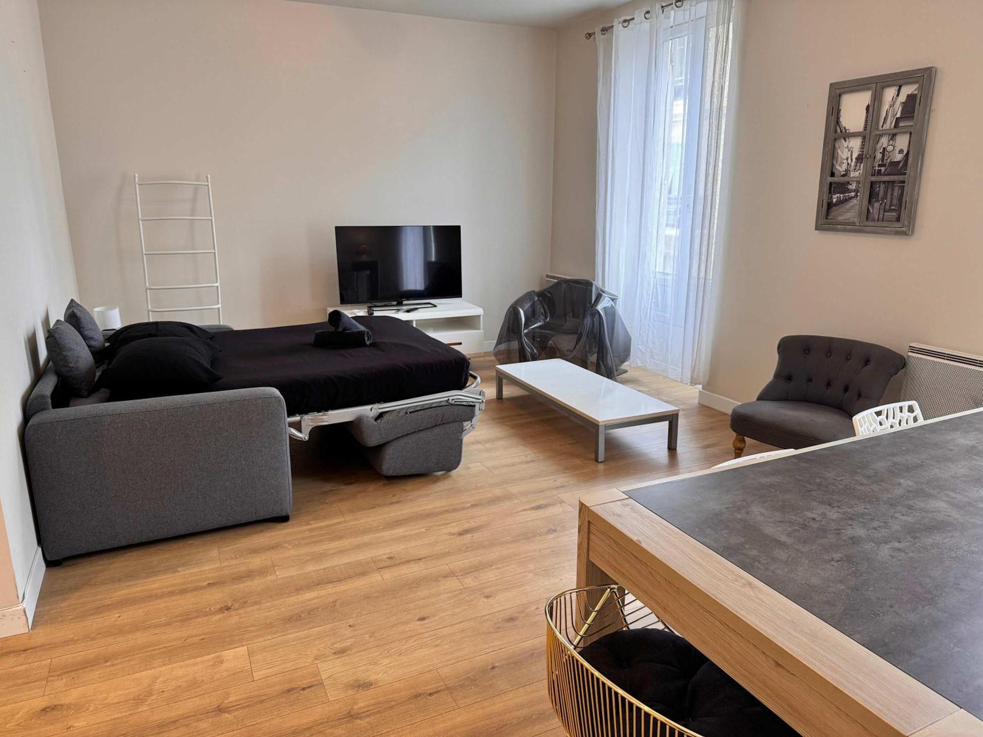 Hype-center Balcony 3br Ac Near Tram For6 Guests * Nice