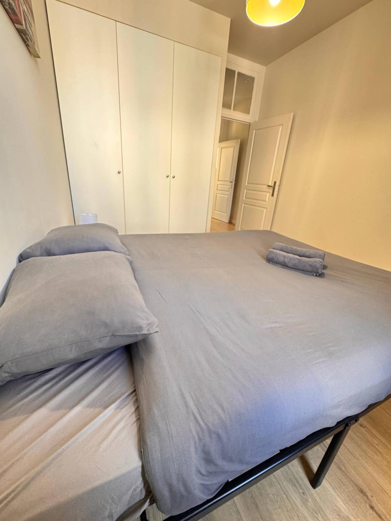 Hype-center Balcony 3br Ac Near Tram For6 Guests