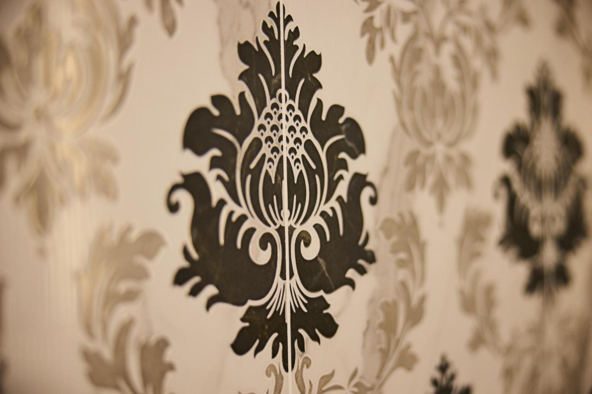 Romantique - Carre D'or Proche De La