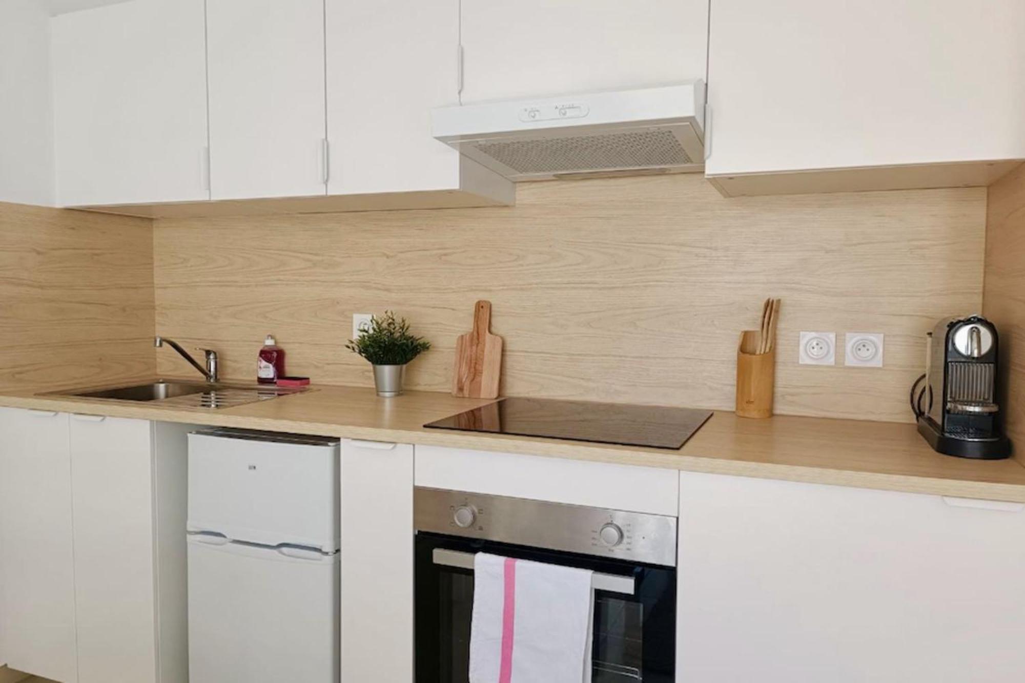 Apartment Charming 23 M Near The Sea