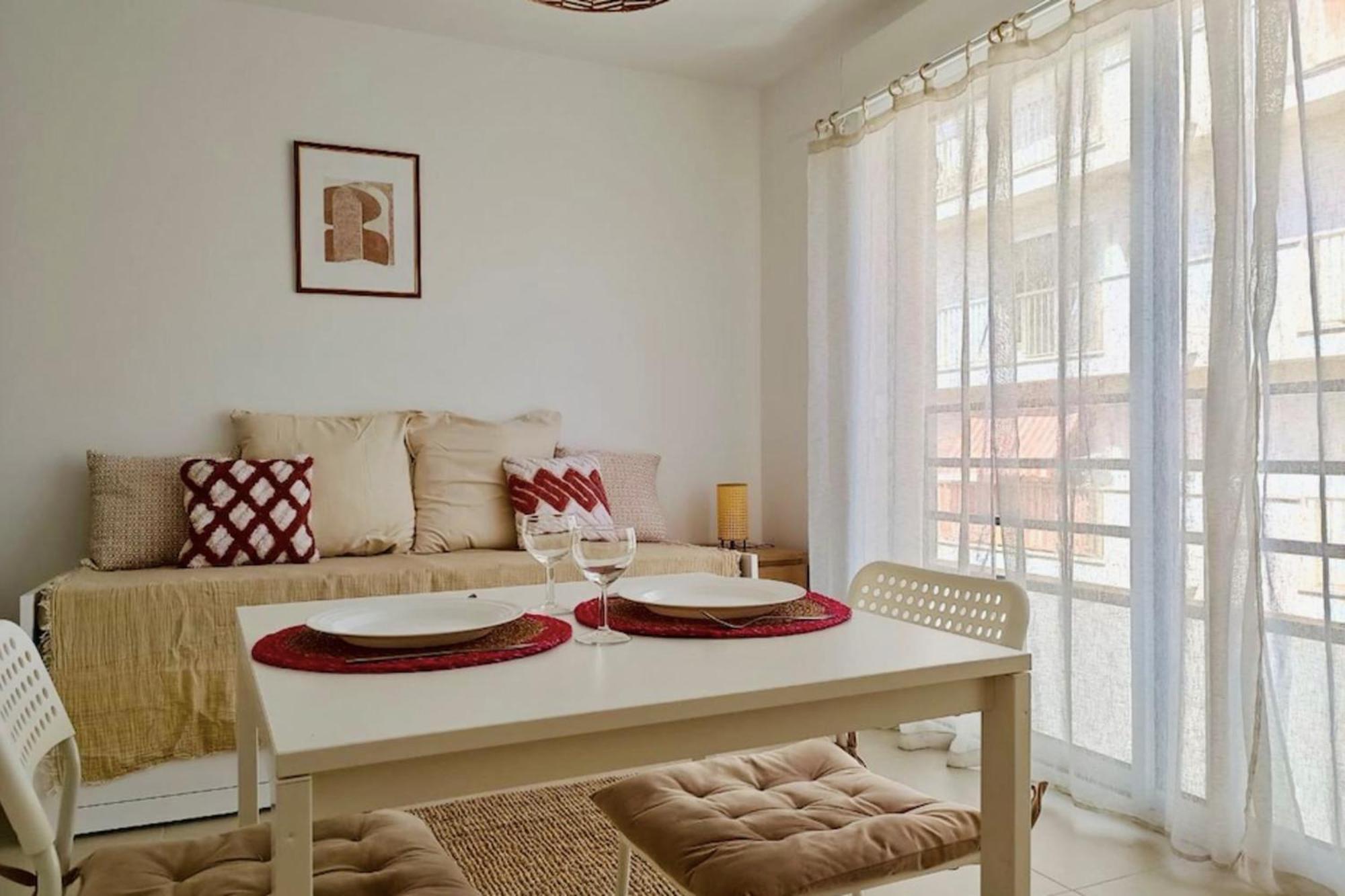 Charming 23 M Near The Sea Apartment *