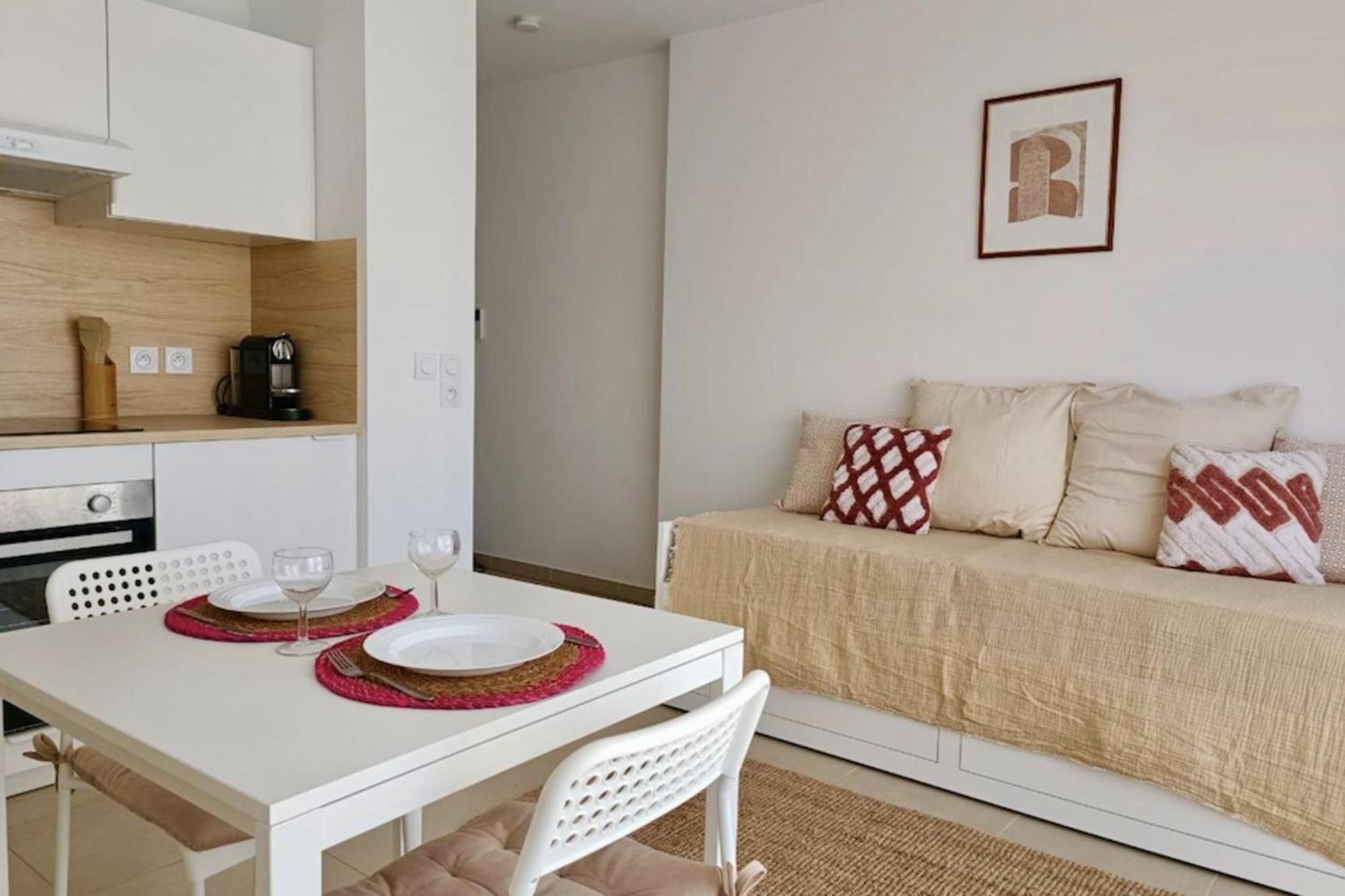 Apartment Charming 23 M Near The Sea Nice