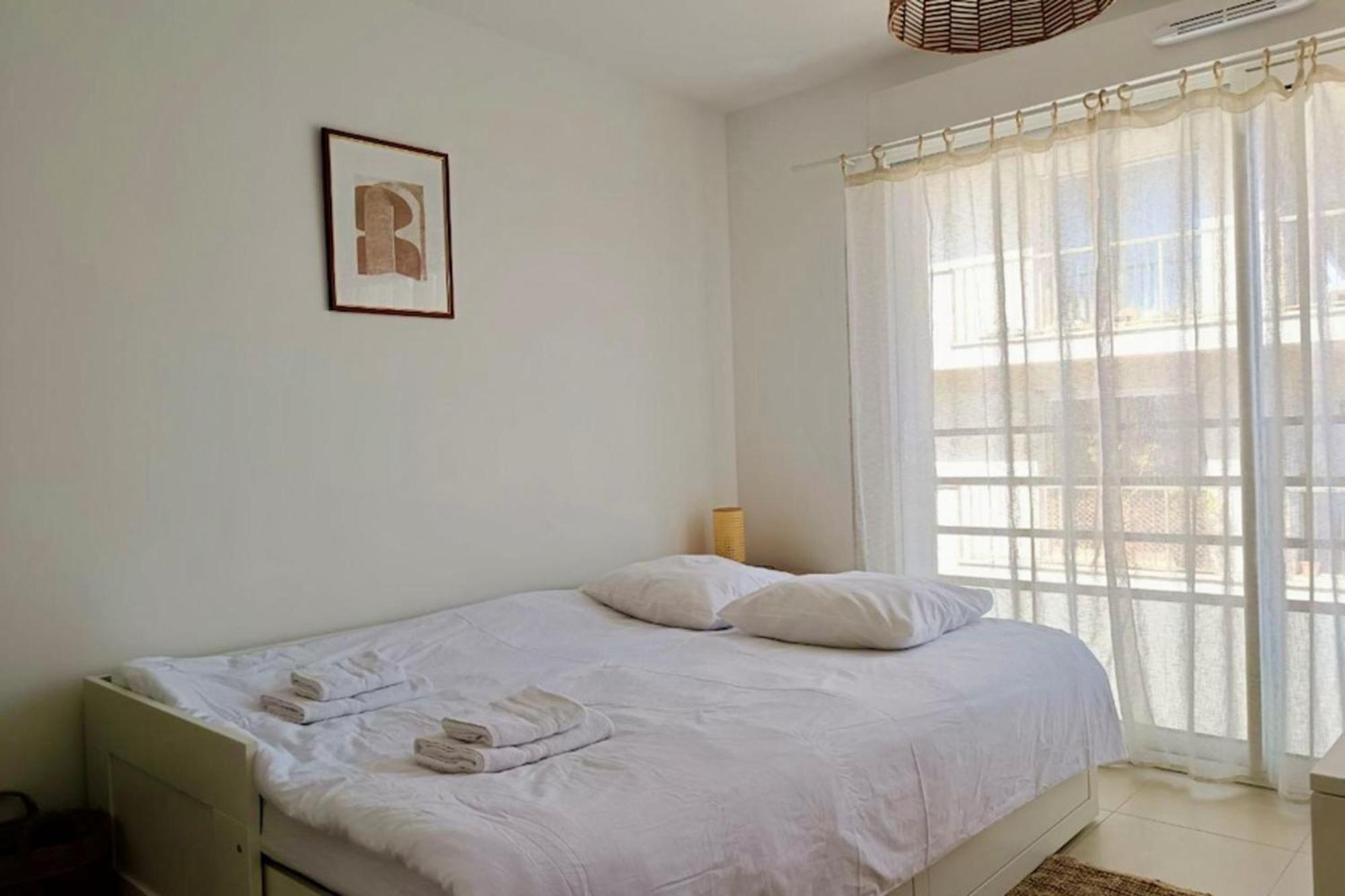 Charming 23 M Near The Sea