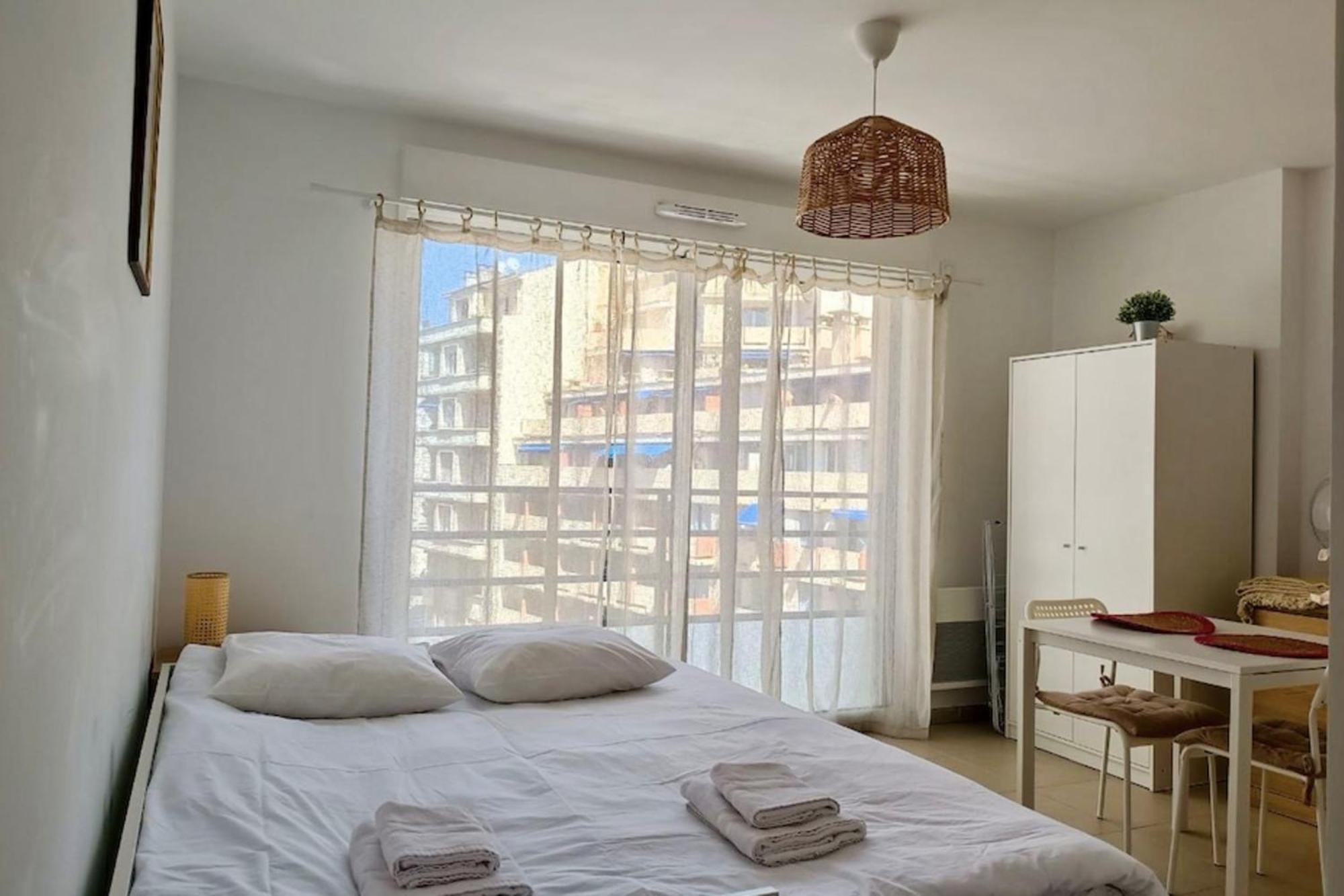 Charming 23 M Near The Sea Apartment *