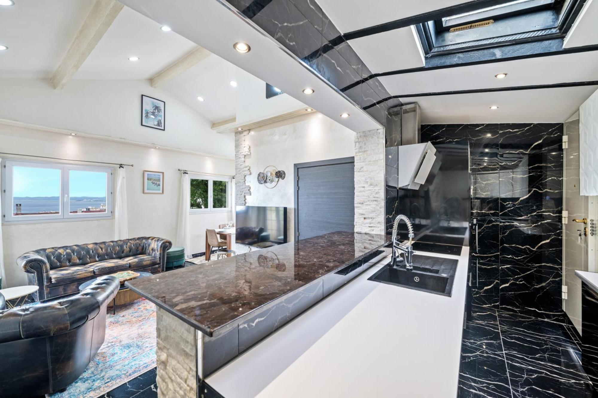 Nissarda, Maison Nicoise Avec Vue Mer, Parking, A 5 Minutes Du Port * Nice