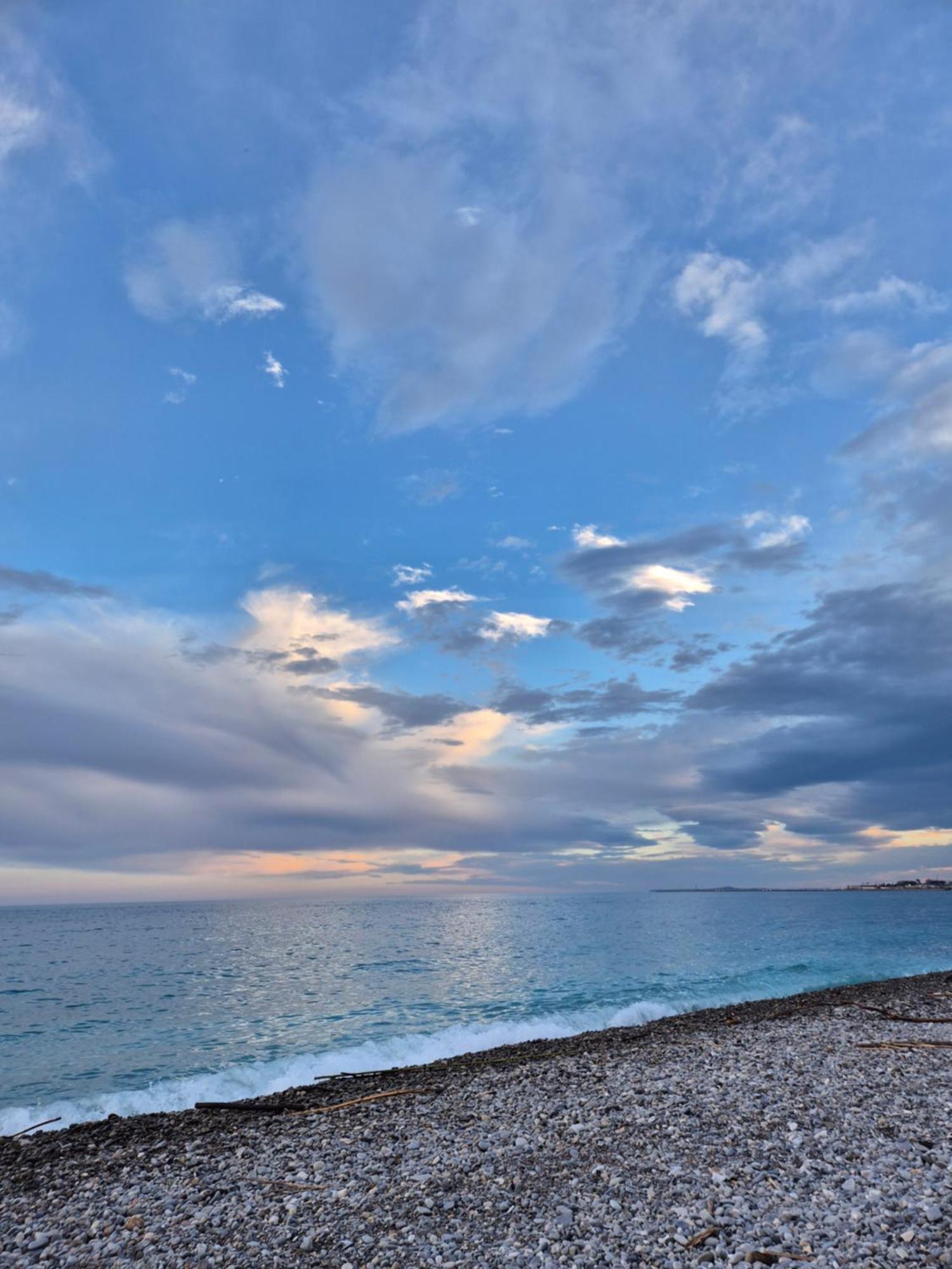 En Bord De Apartment *