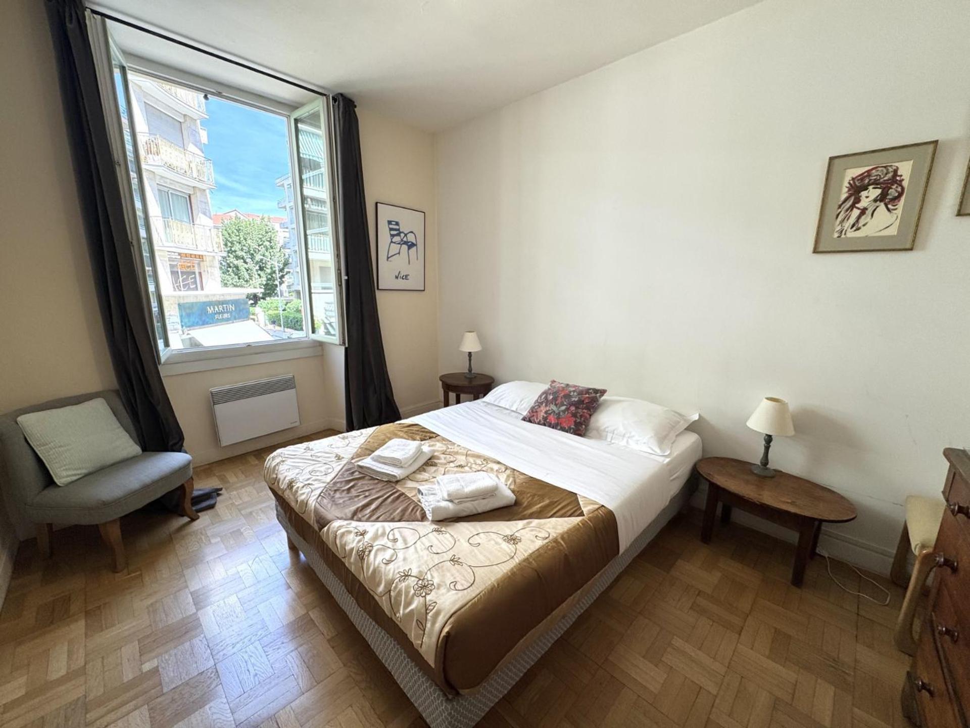 Riviera - Des Postes 2 - Center Massena Nice