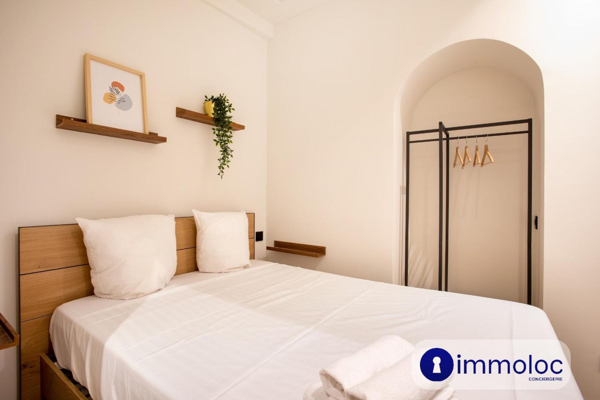 Air-conditioned In Old Nice
