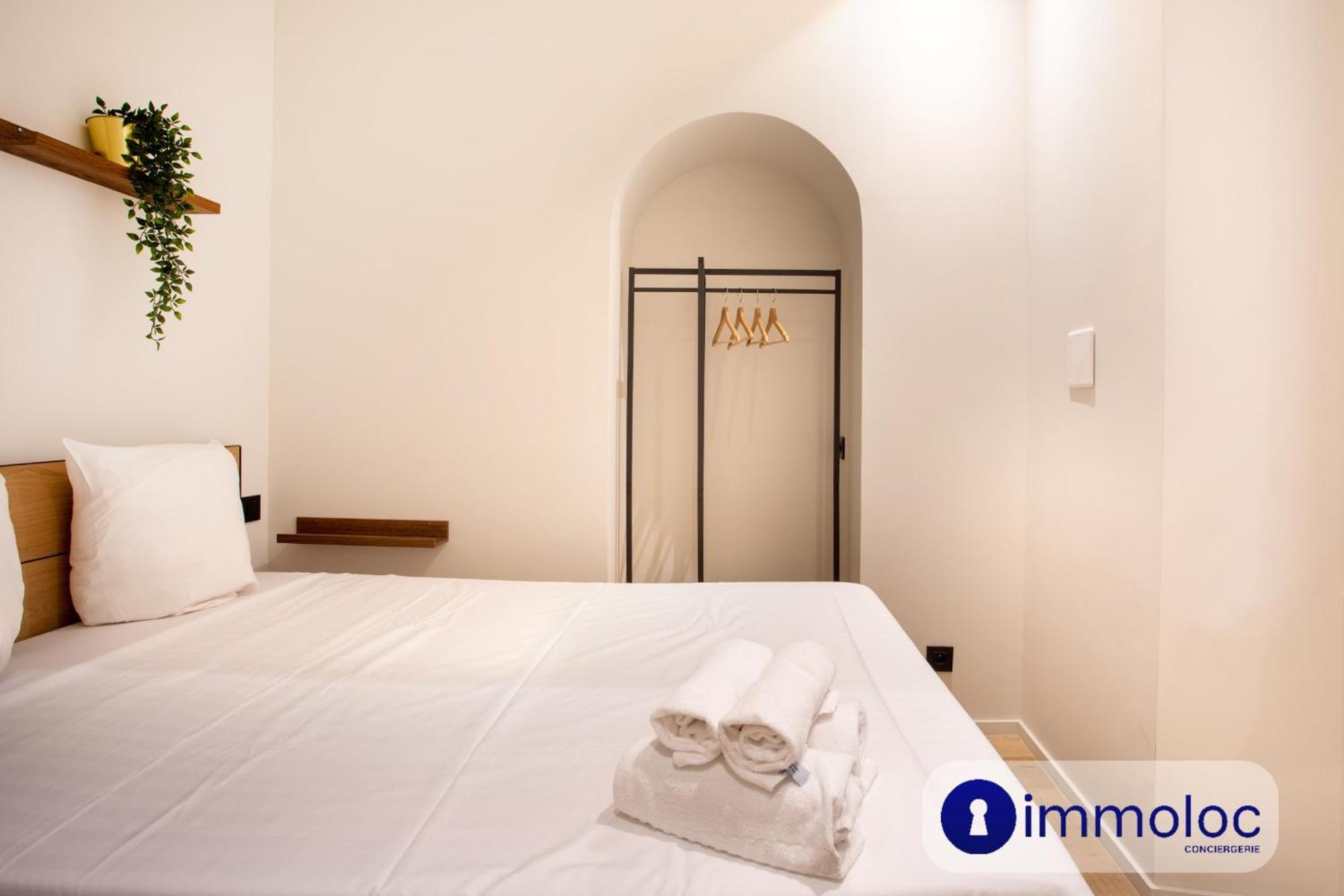 Air-conditioned In Old Appartement *