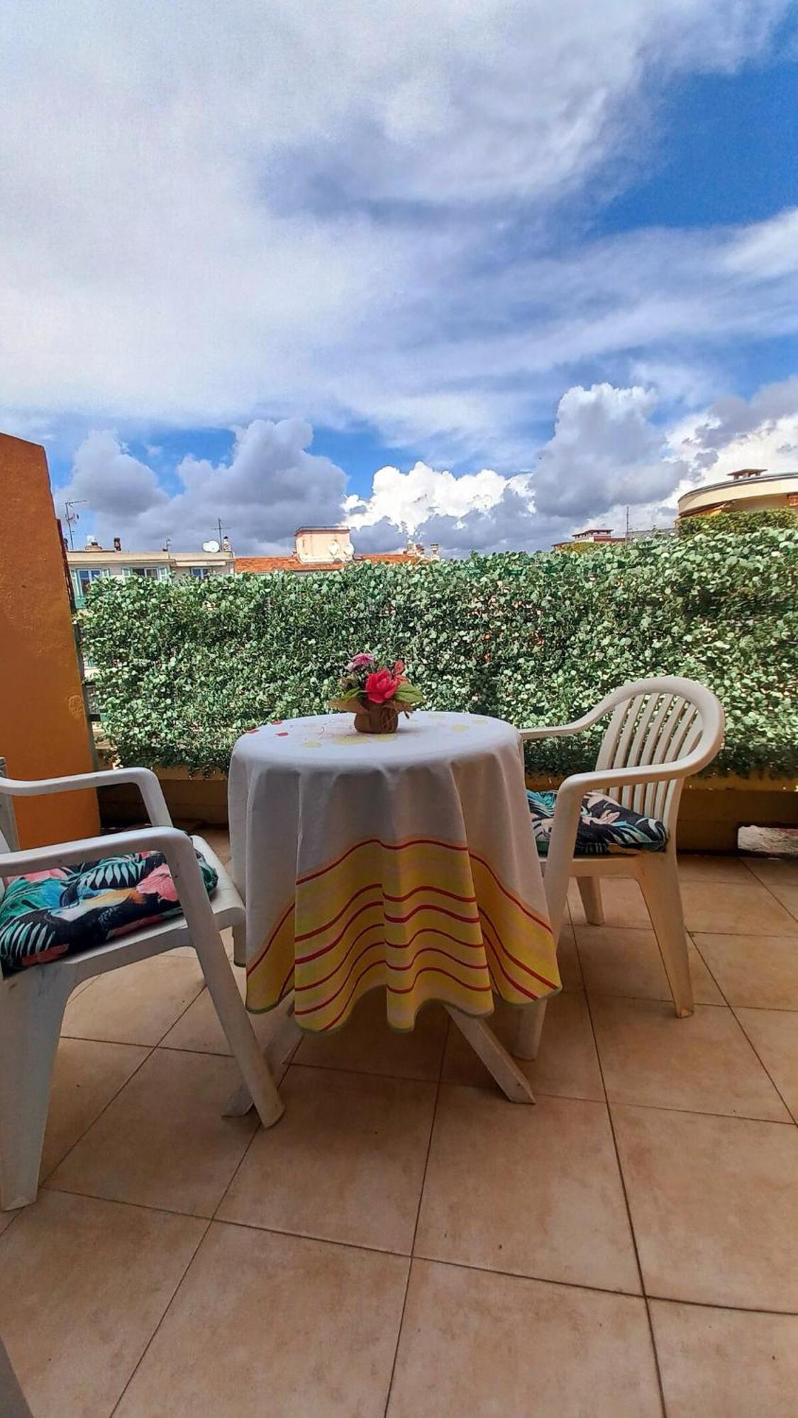 Apartment Charming With Terrace In