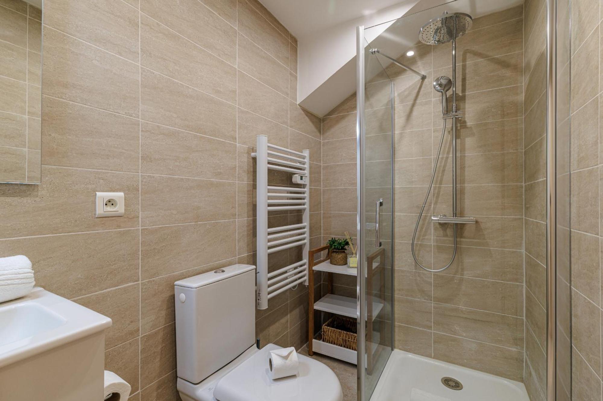 Massena Street - 1 Bdr Duplex With Ac & Parking Apartment Nice