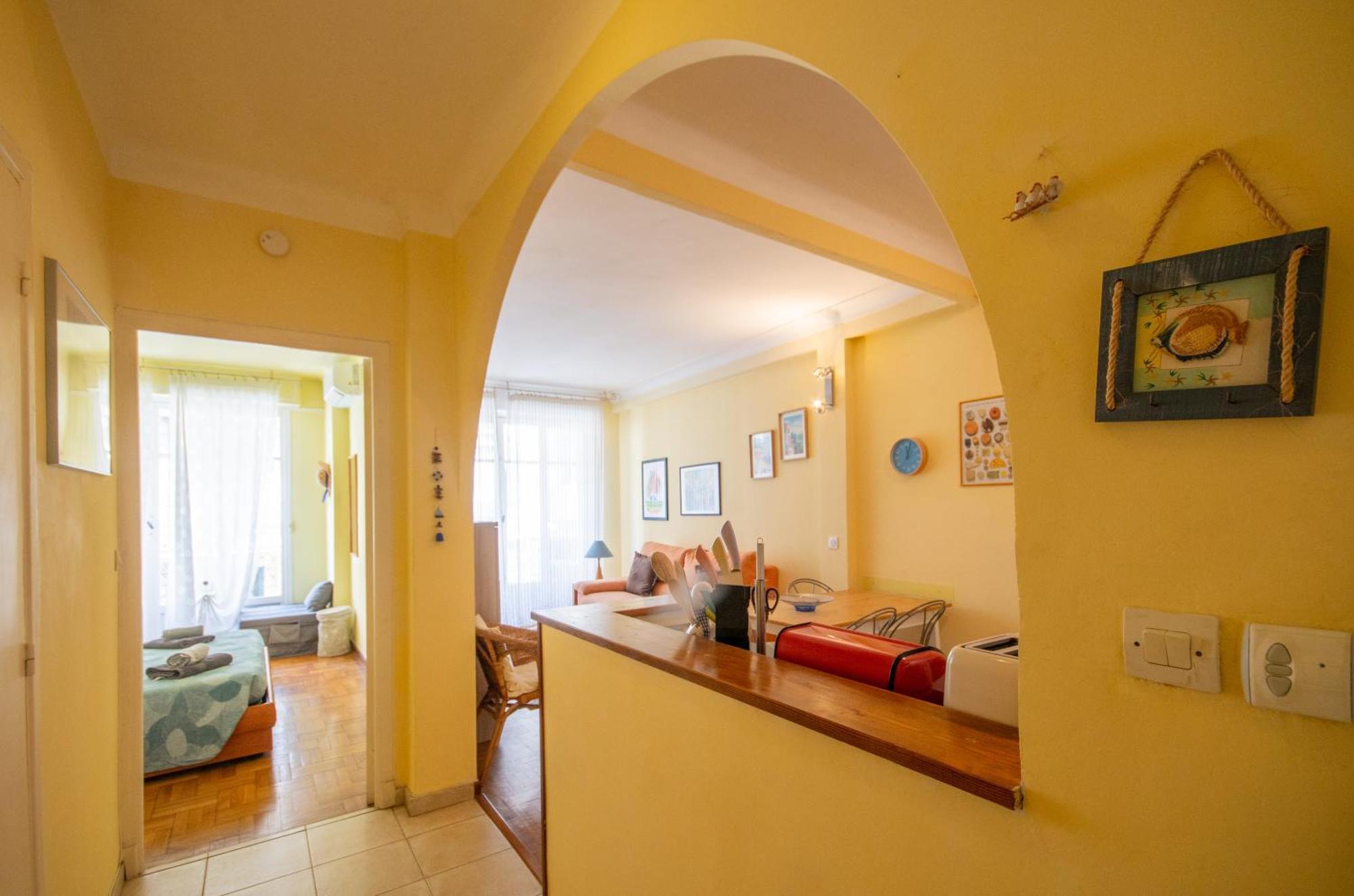 Joli 2 Pieces Climatise A 150m De La