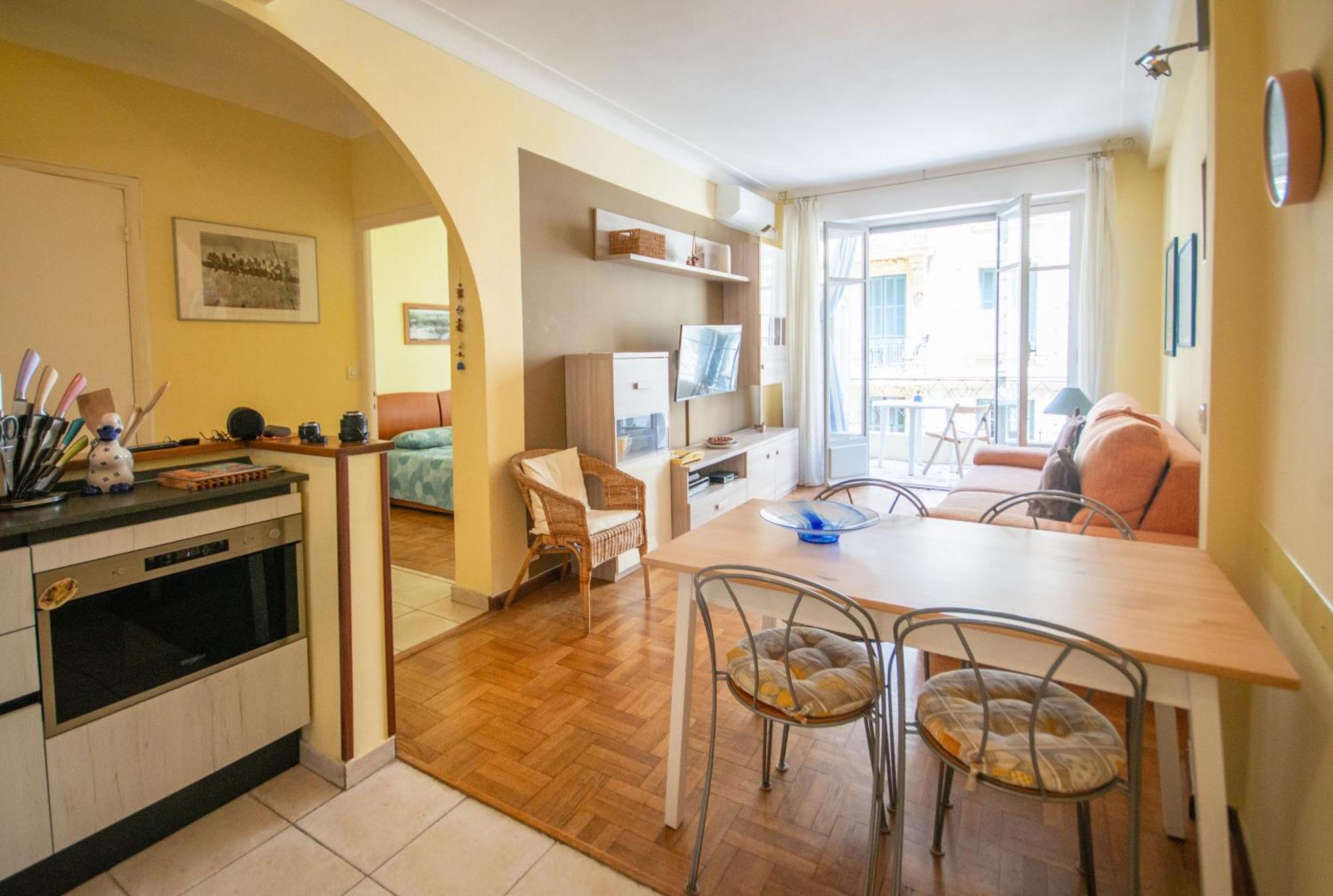 Joli 2 Pieces Climatise A 150m De La *