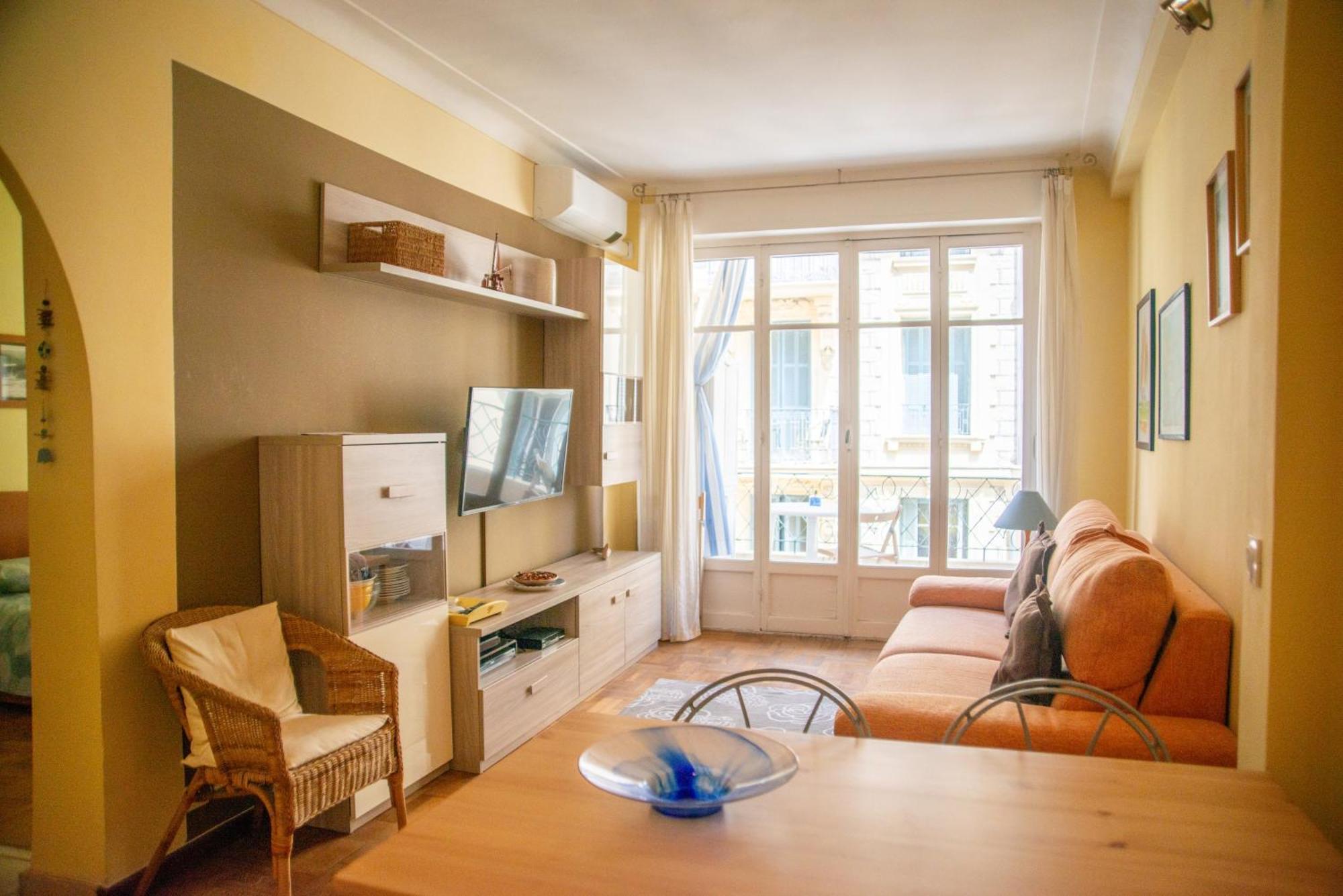 Joli 2 Pieces Climatise A 150m De La * Nice