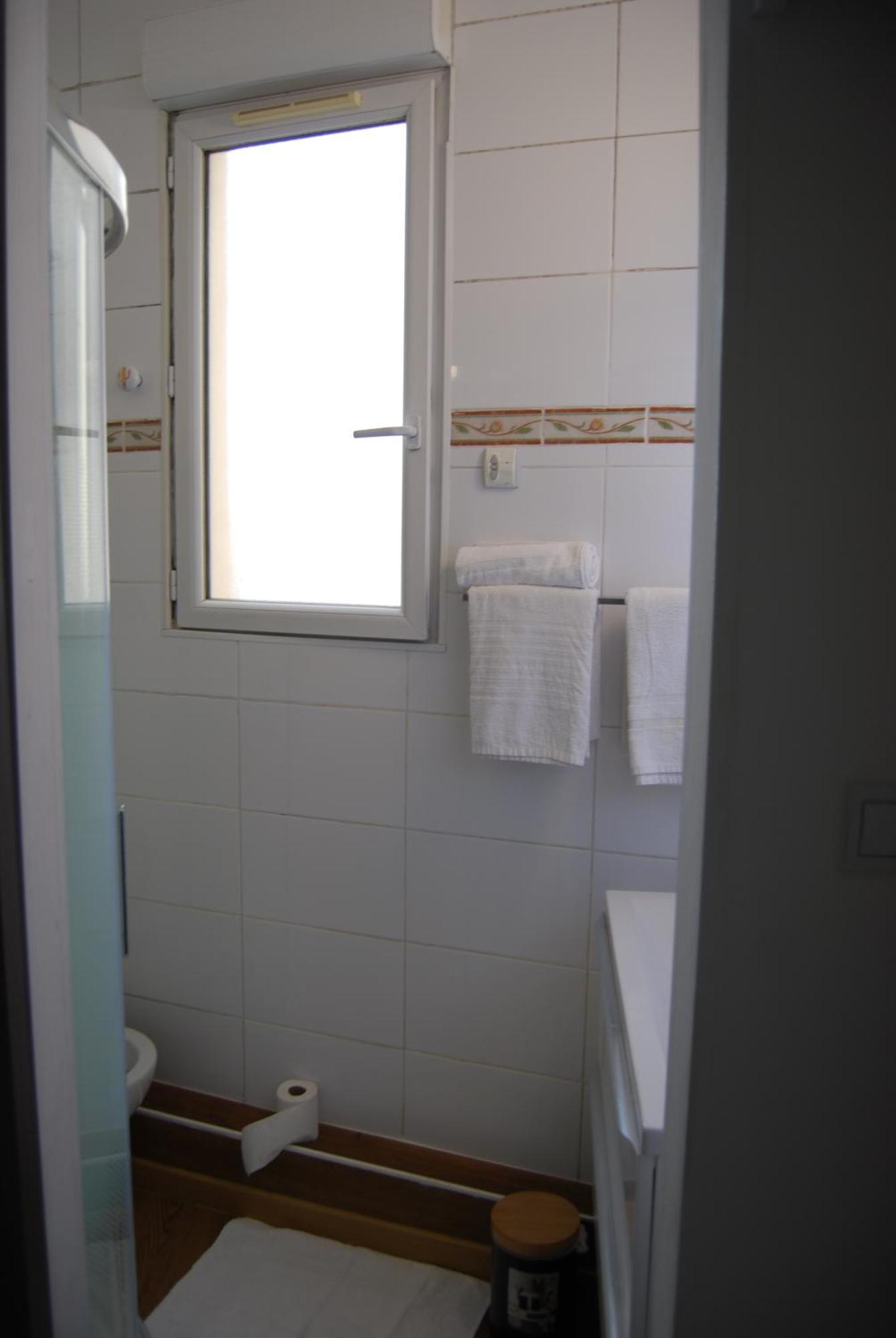 Azur Hotel 2*