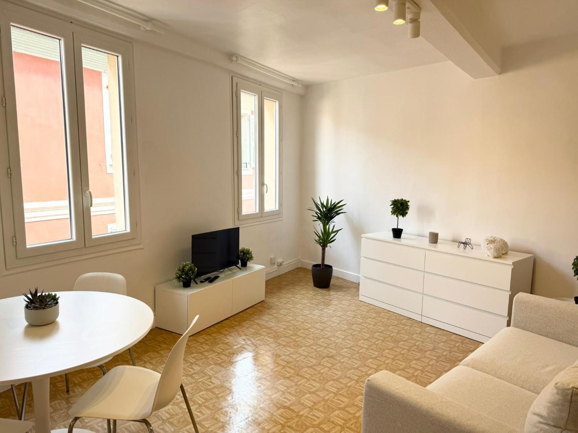 2 Pieces Proche