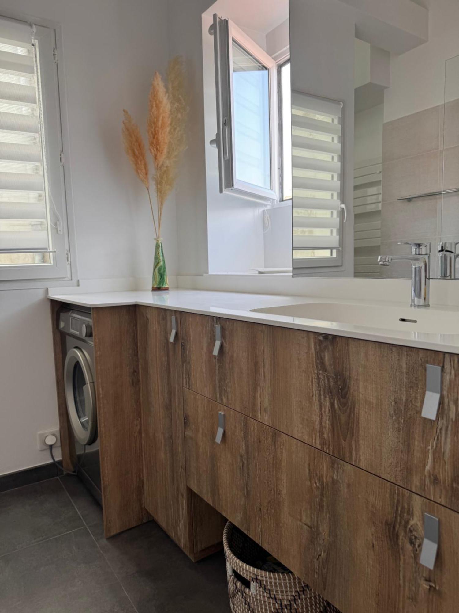 Renovated Luxury Cocoon Place Massena Apartment