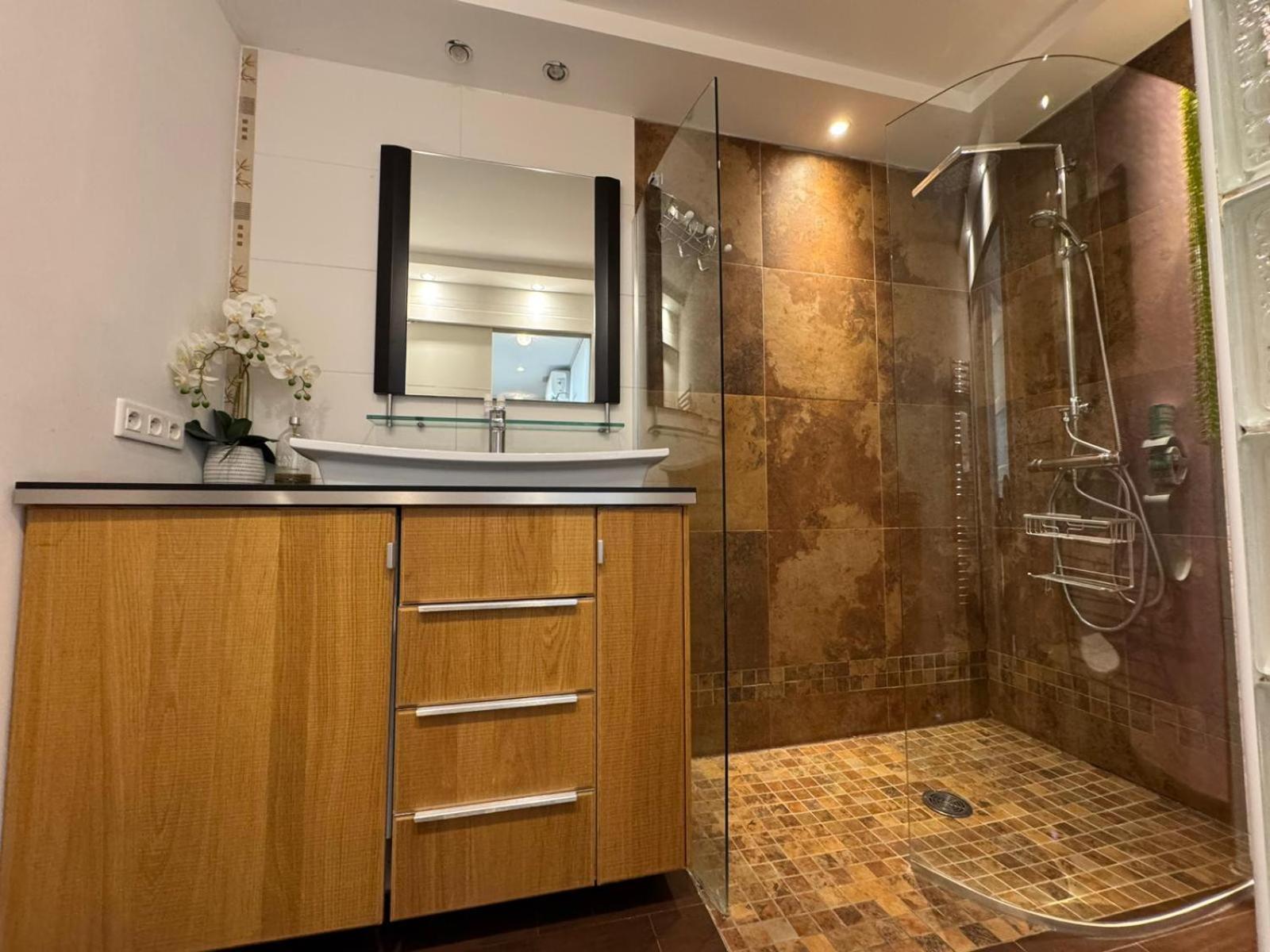 Siena - 6 Personnes Avec Terrasse Et Jacuzzi Plein Coeur Centre-ville Quartier Du Port De