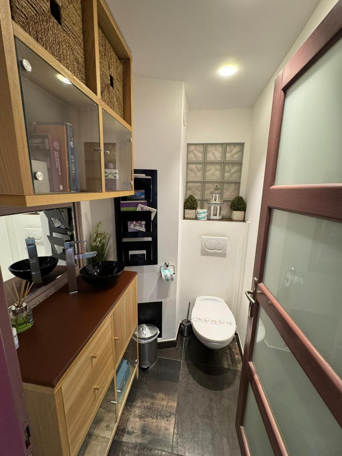 Siena - 6 Personnes Avec Terrasse Et Jacuzzi Plein Coeur Centre-ville Quartier Du Port De Apartment *