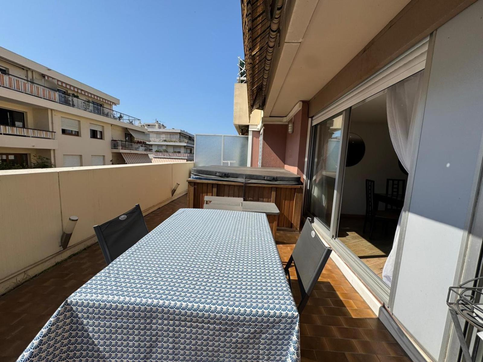 Apartment Siena - 6 Personnes Avec Terrasse Et Jacuzzi Plein Coeur Centre-ville Quartier Du Port De Nice