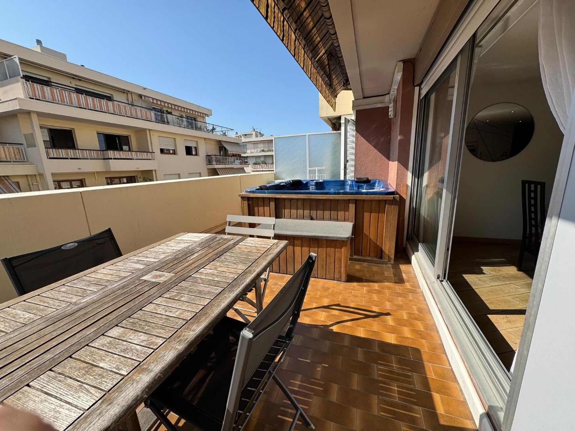 Siena - 6 Personnes Avec Terrasse Et Jacuzzi Plein Coeur Centre-ville Quartier Du Port De Apartment Nice