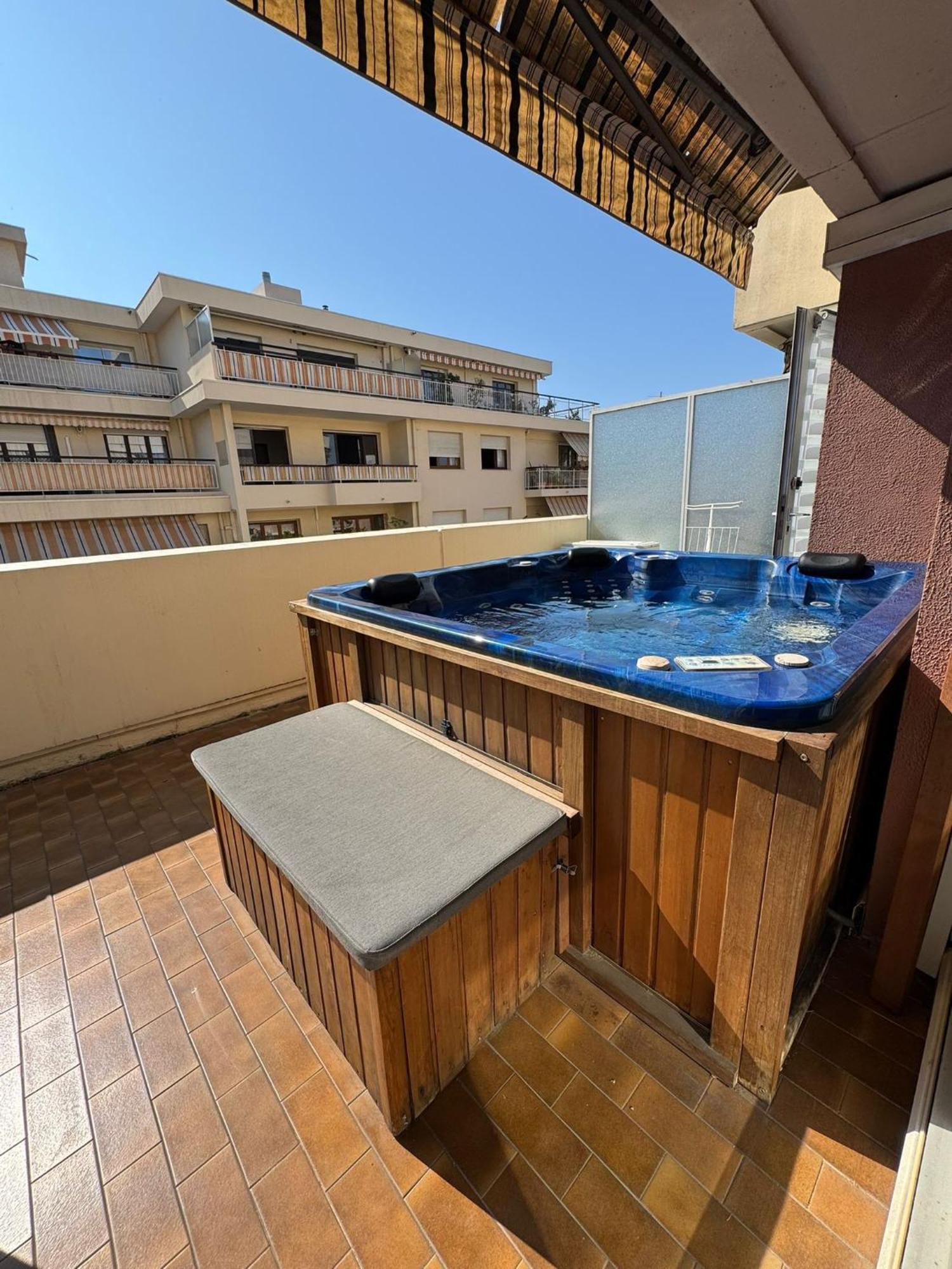 Apartment Siena - 6 Personnes Avec Terrasse Et Jacuzzi Plein Coeur Centre-ville Quartier Du Port De Nice