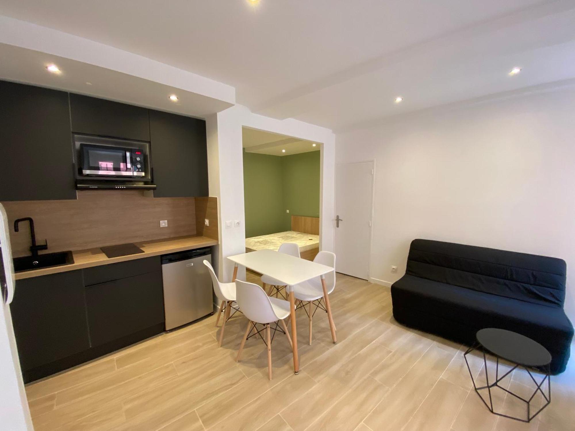 Apartment Superbe Avec Coin Nuit Vieux ! Nice