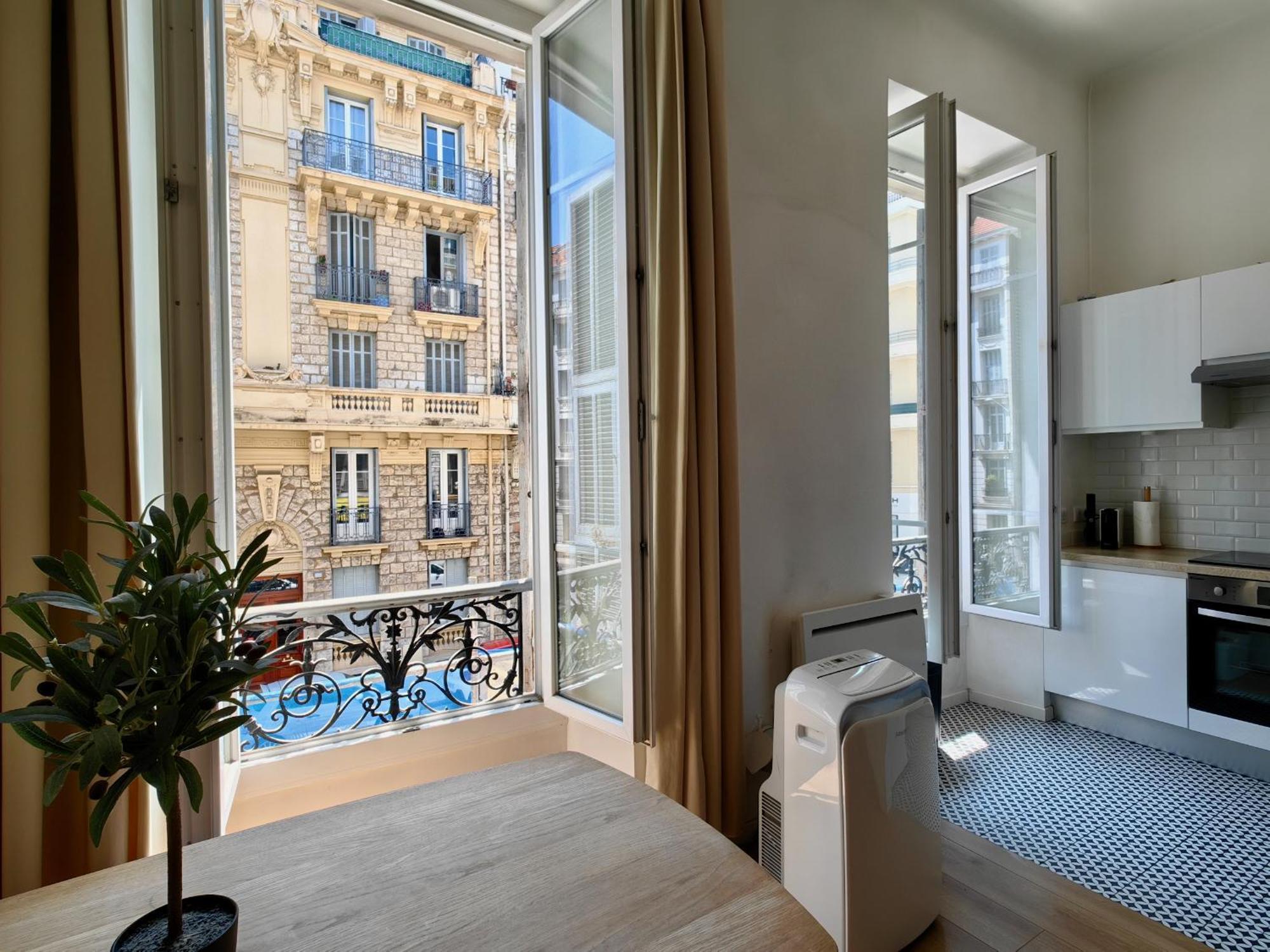 Le Rossini By Bookking Guys *