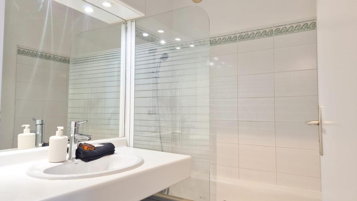 Apartment 2p, Balcon, Parking Proche Nice