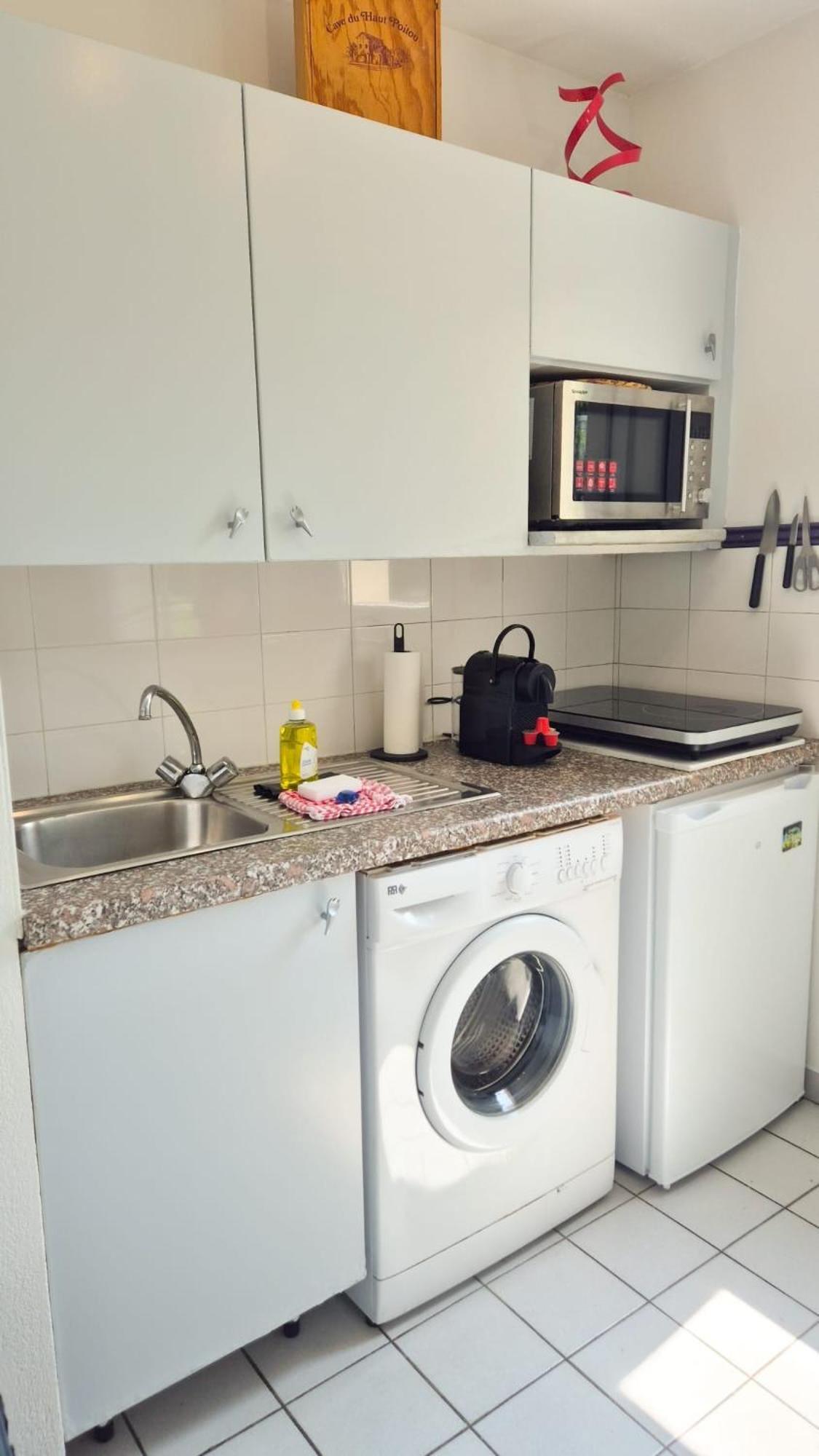 2p, Balcon, Parking Proche Apartment *