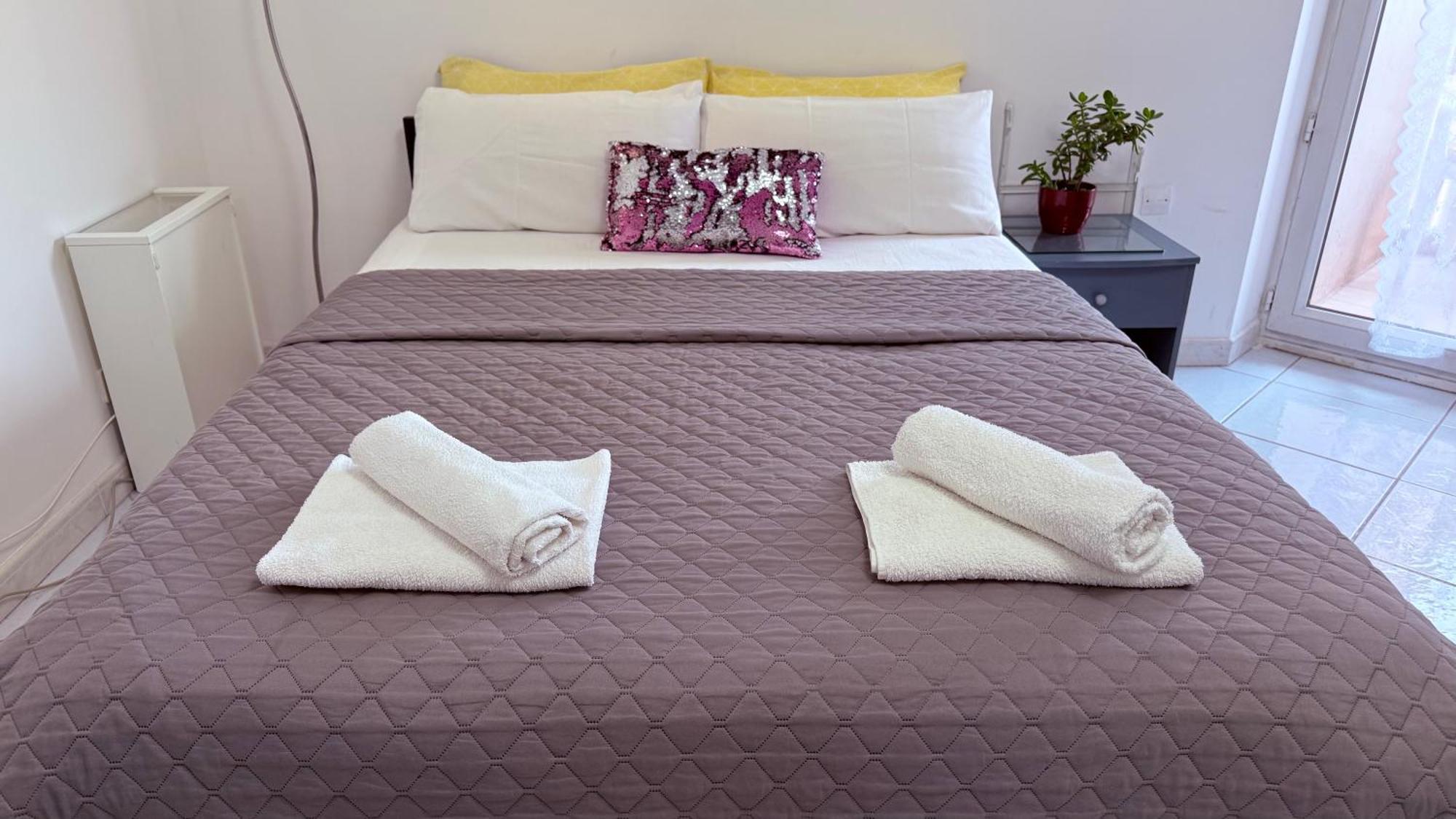 Place Close To The Ac Air , Wi Fi, Parking *