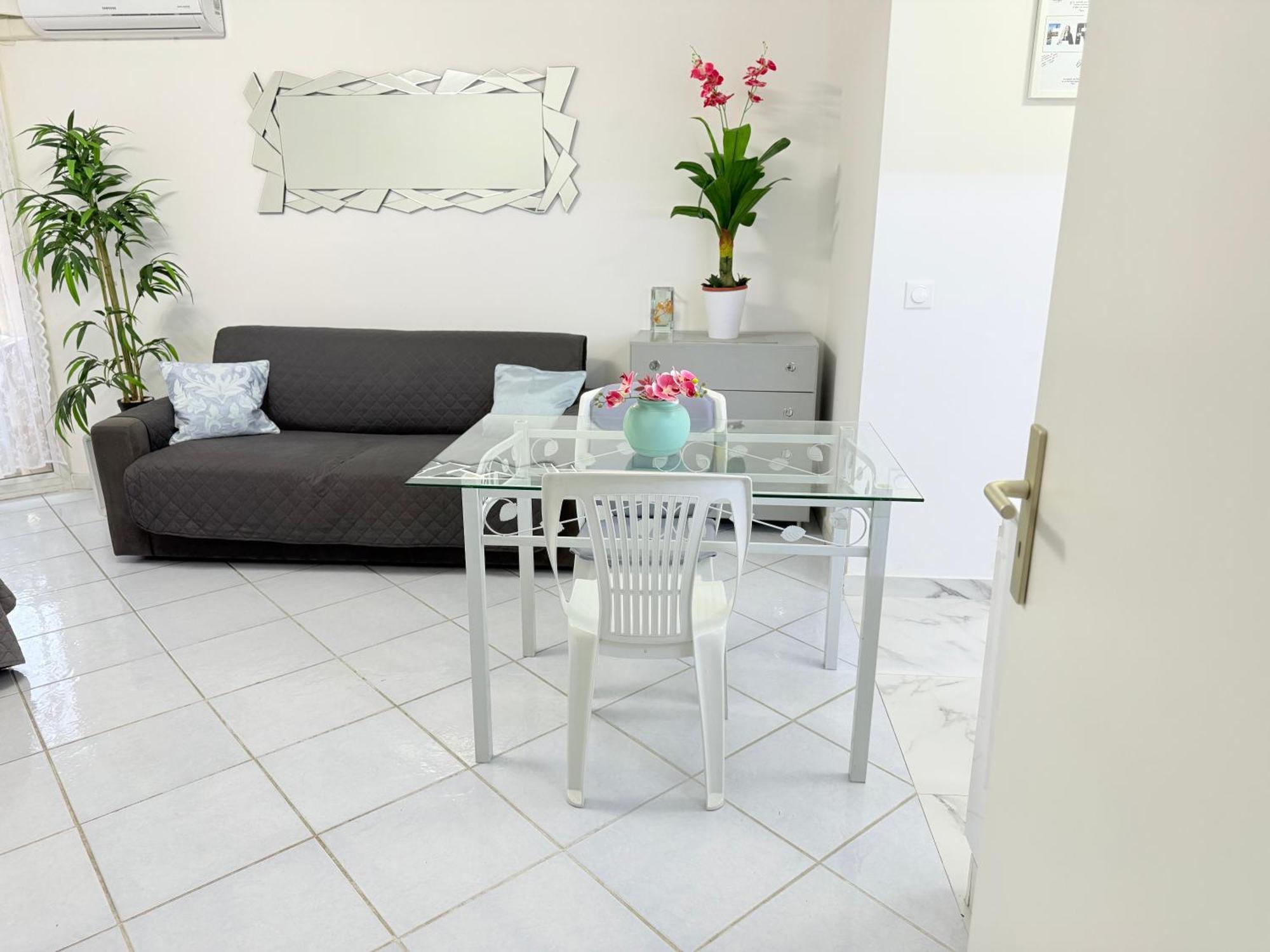 Place Close To The Ac Air , Wi Fi, Parking Apartment *