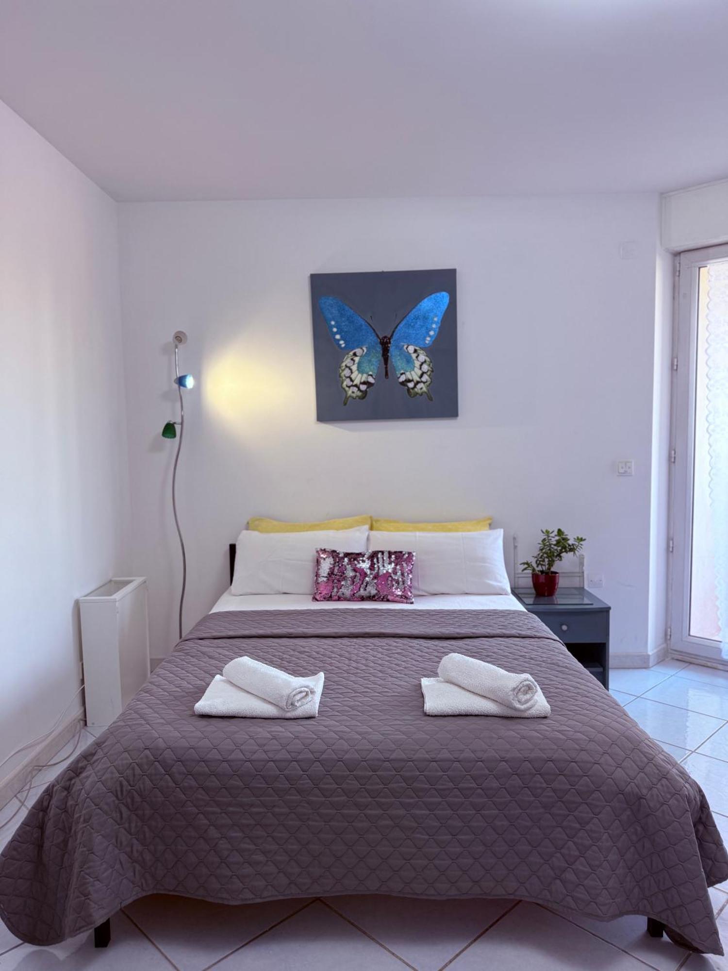 Apartment Place Close To The Ac Air , Wi Fi, Parking *