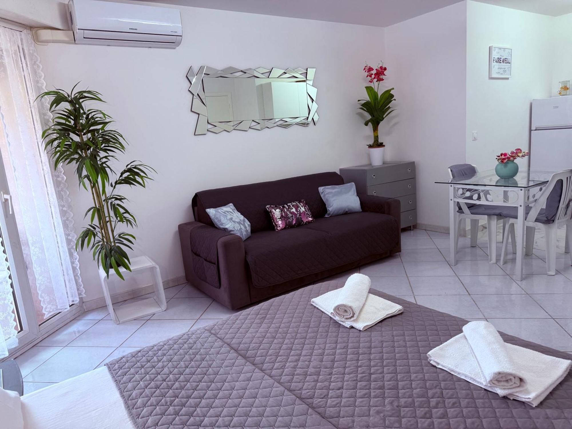 Place Close To The Ac Air , Wi Fi, Parking Apartment *
