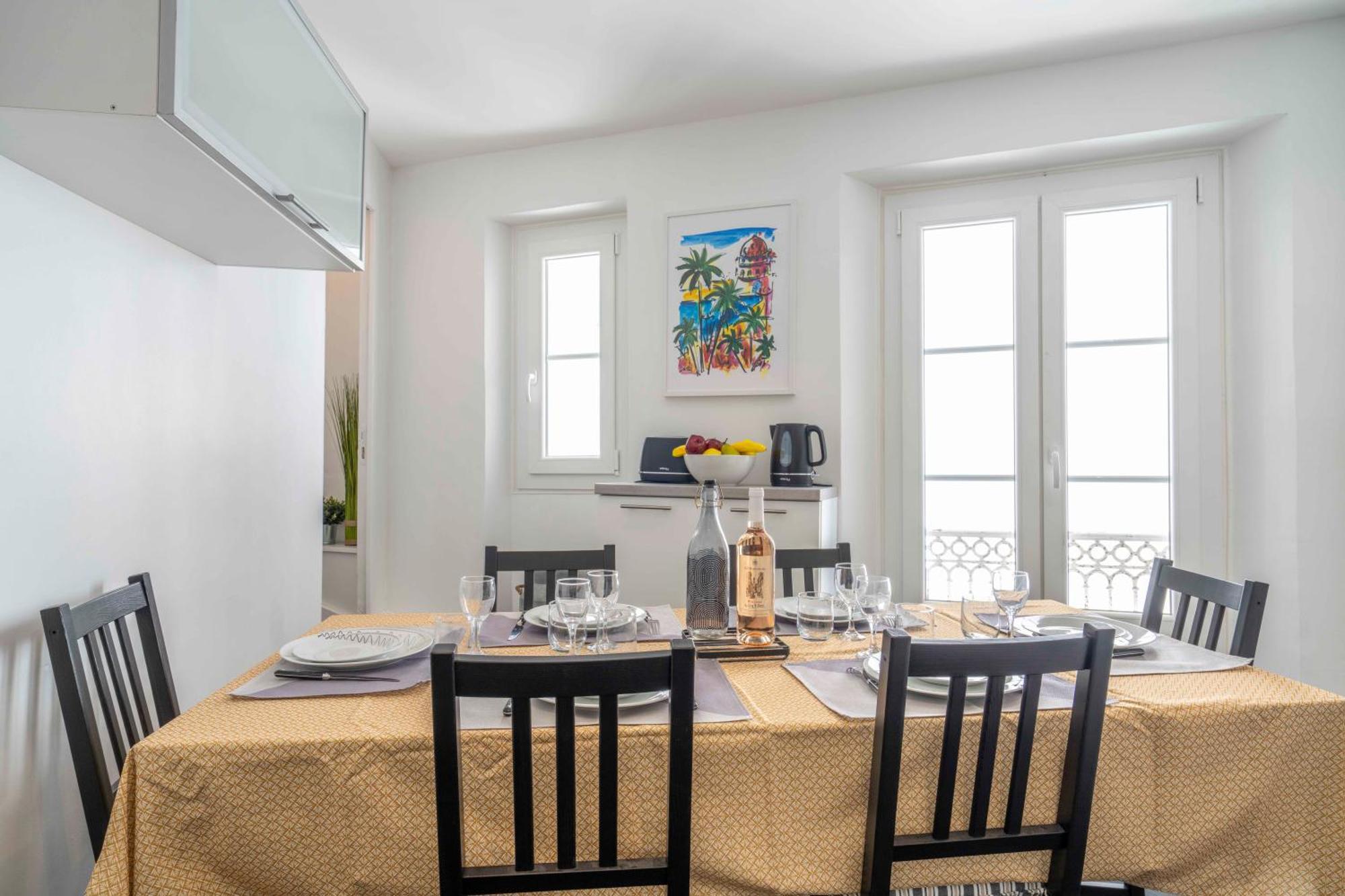 Modern And Elegant, Air-conditioned, Centre - Hdp2 Apartment