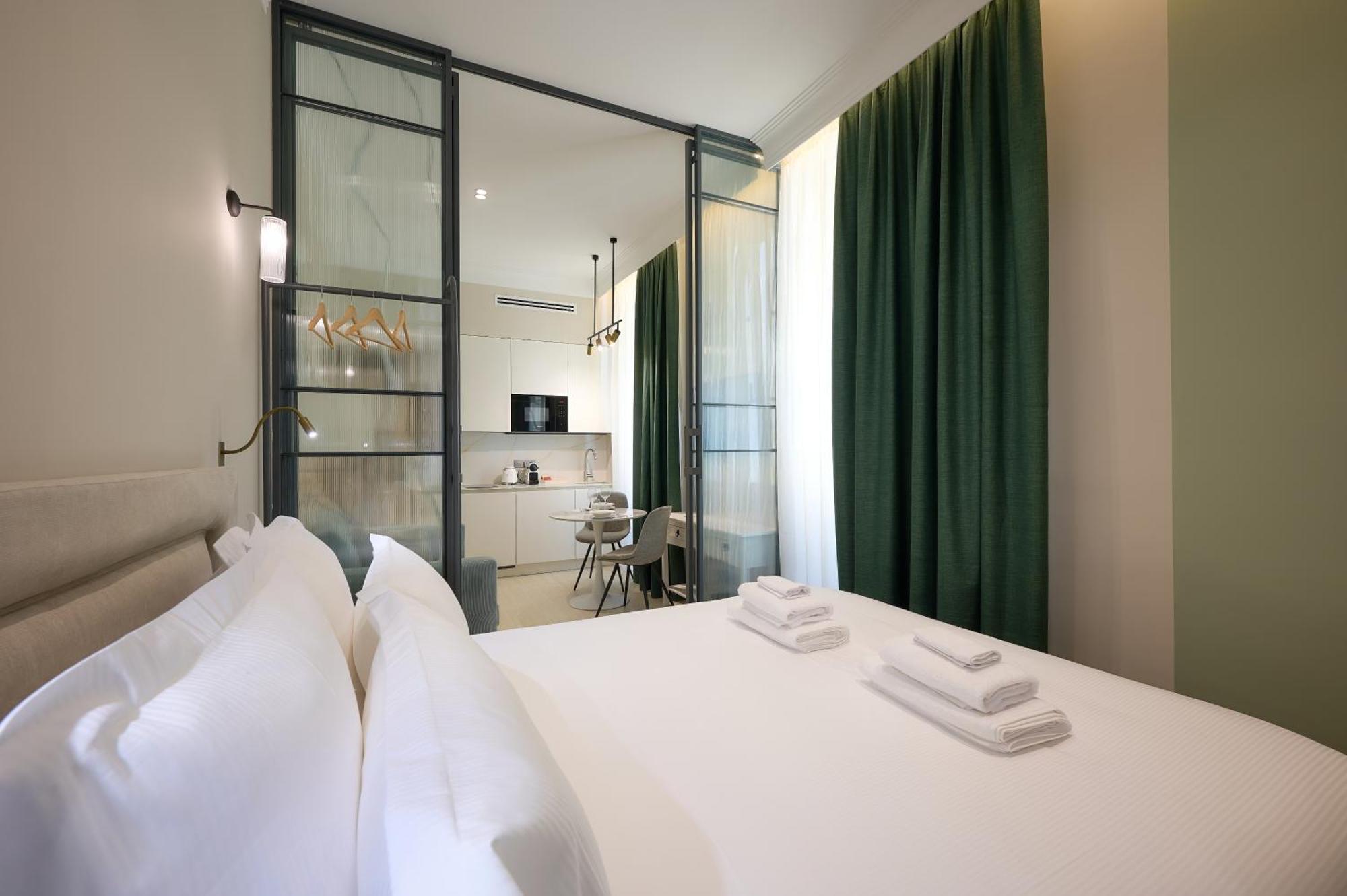 9 Alberti Centre Aparthotel Nice