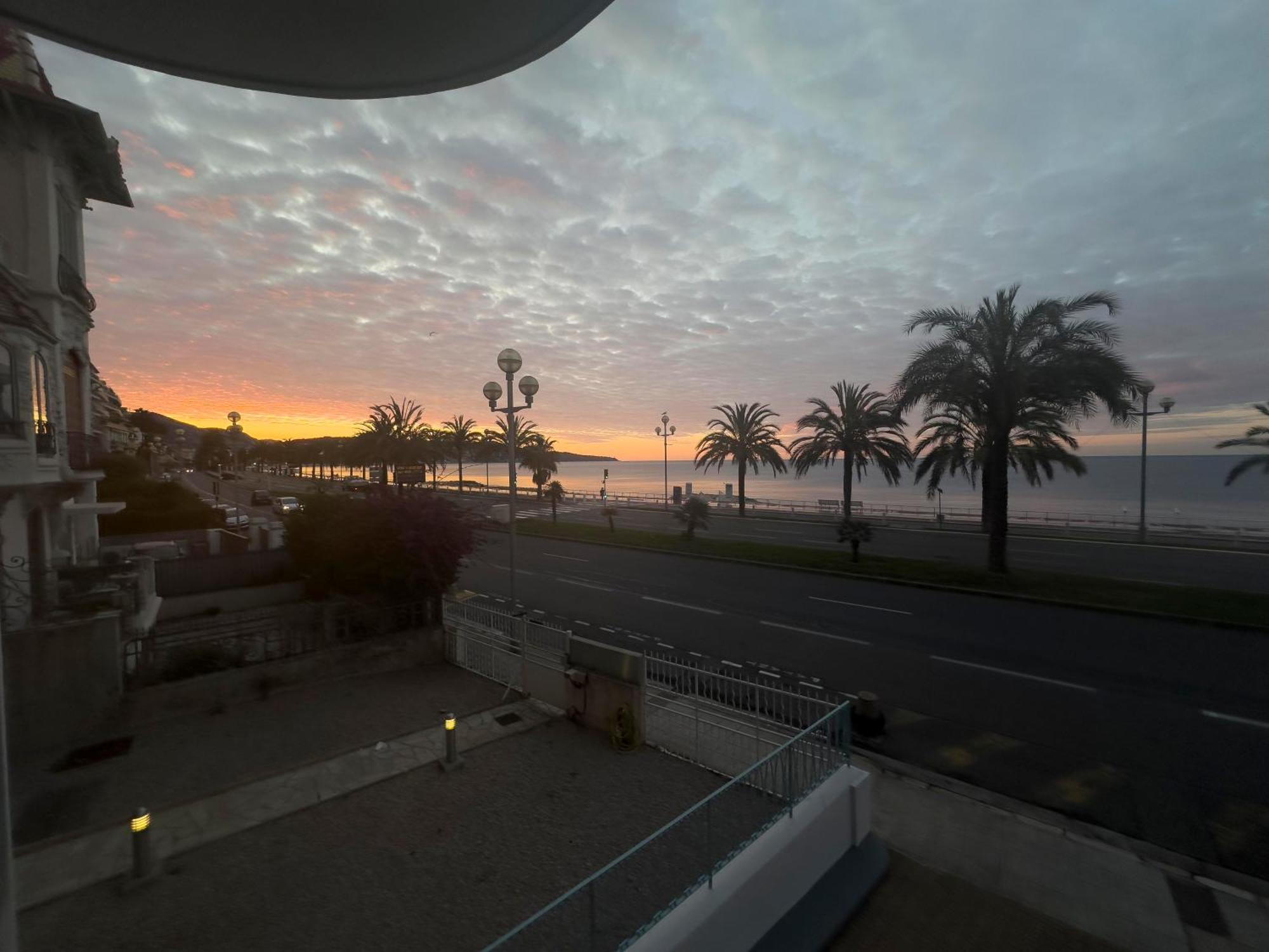 Luxury On Promenade Des In Apartment Nice