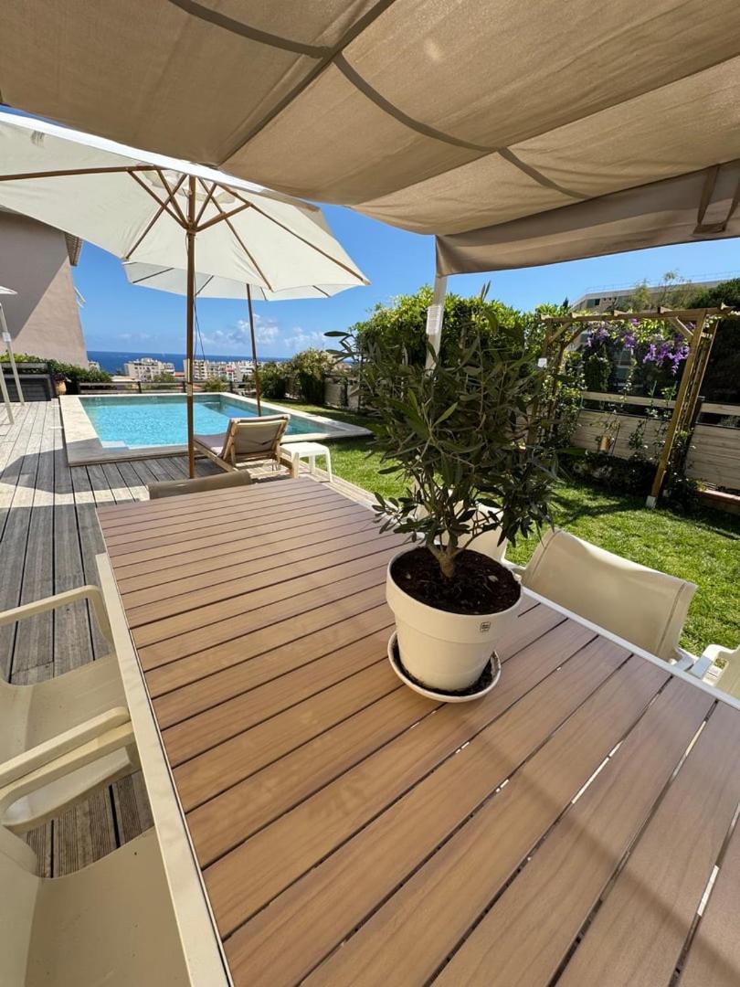 Moderne Pour 8 Personnes - Vue Sur ! Villa Nice