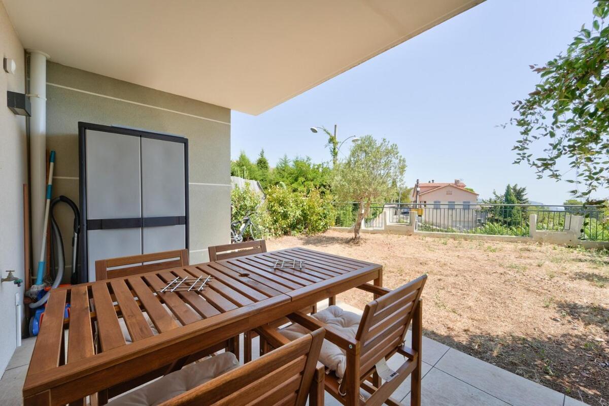 Lovely 1br With Garden, Private Parking & Sea View Appartement
