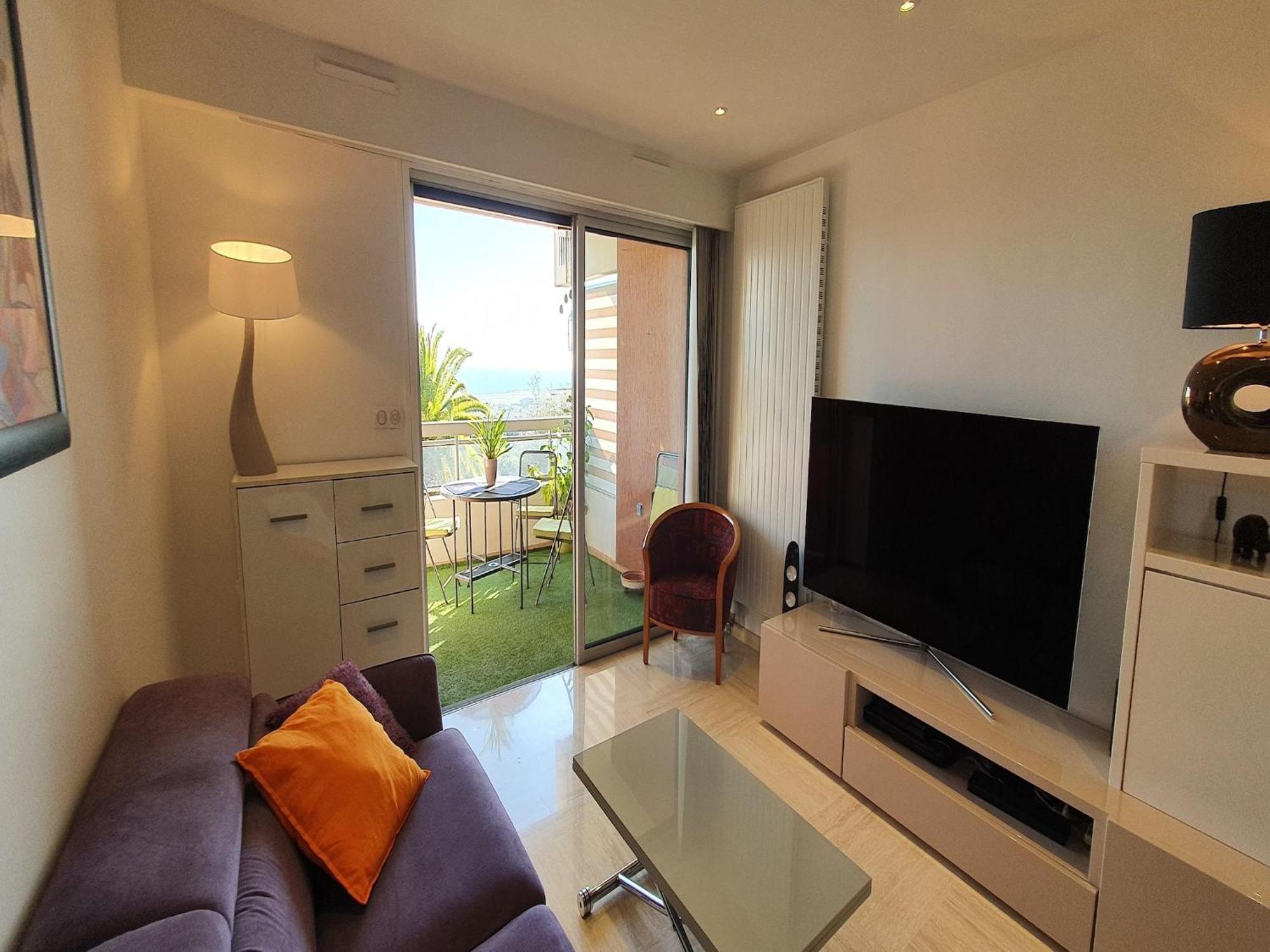 Apartment In Nice With Sea Views
