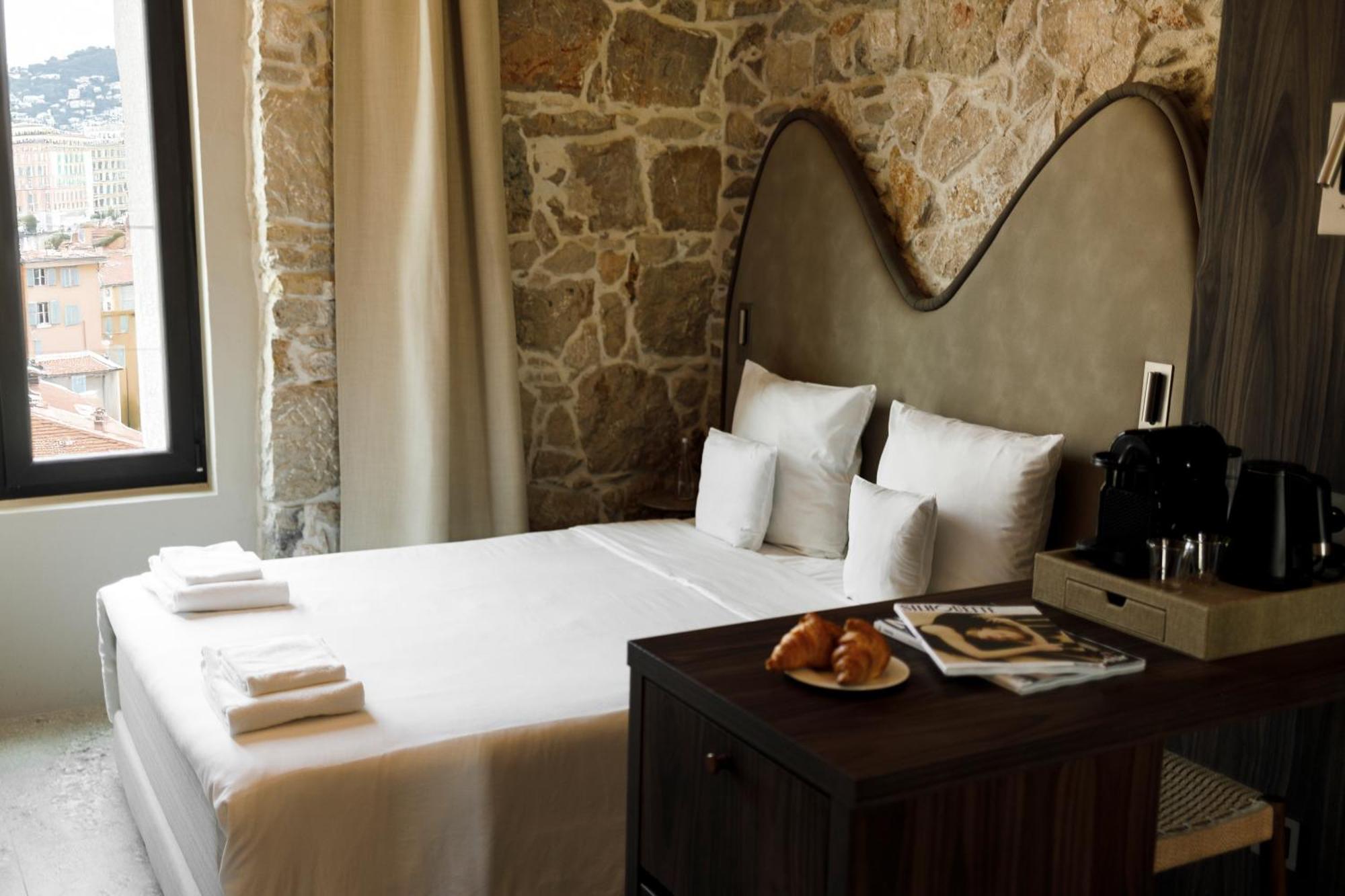 Hotel Notre Dame - Self Check-in