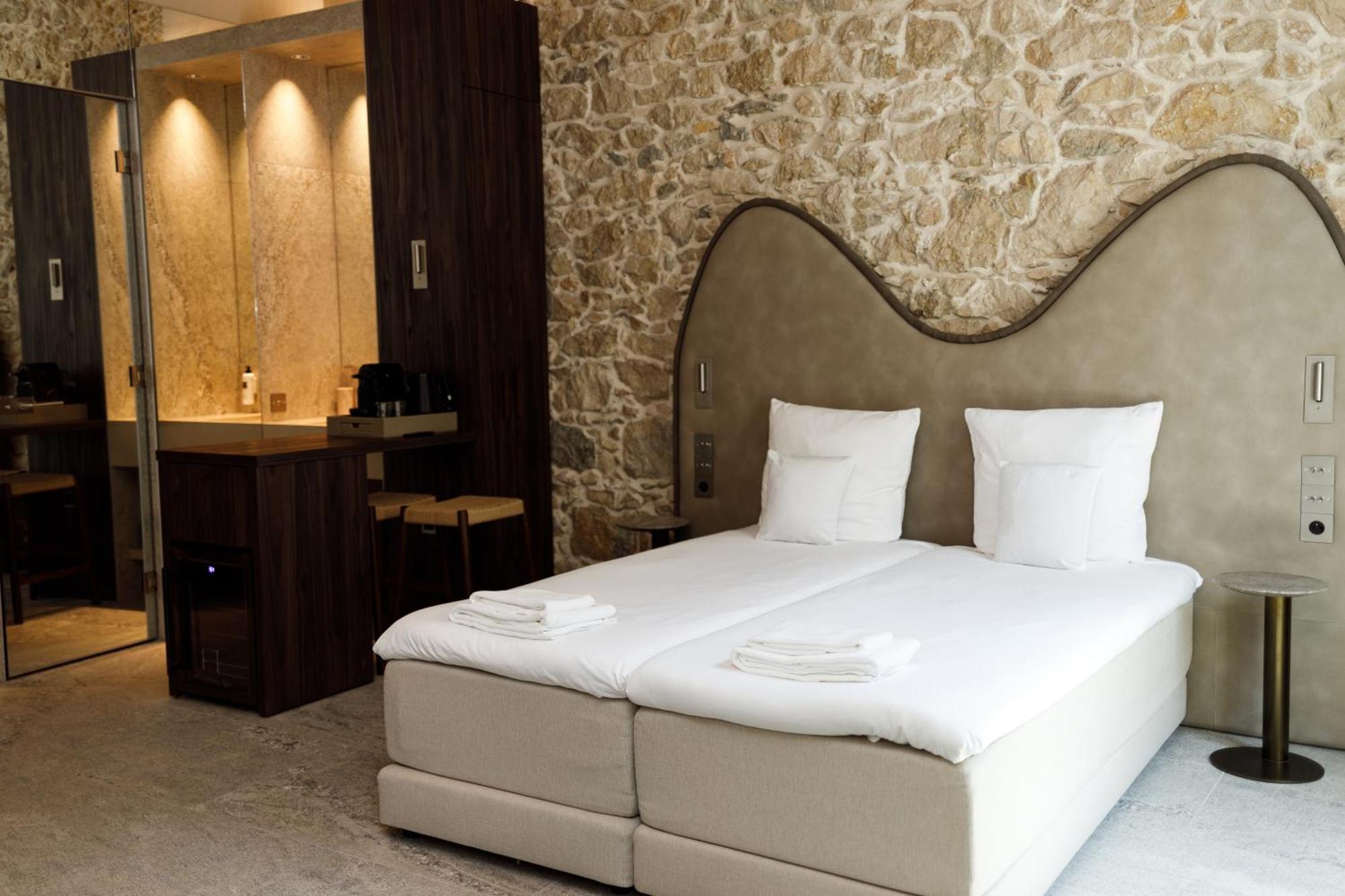 Notre Dame - Self Check-in 3*